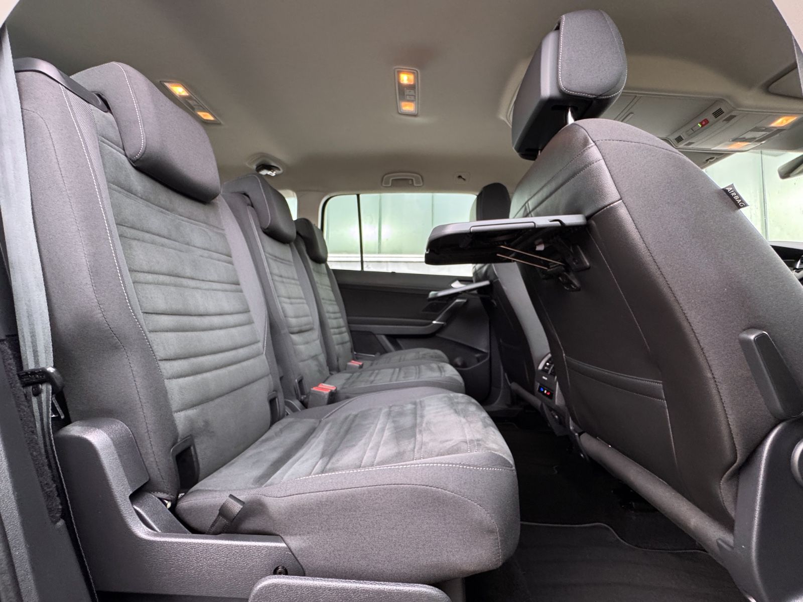 Fahrzeugabbildung Volkswagen Touran 2.0TDI-DSG *R-LINE|7-SITZER|AHK|IQ-DRIVE*