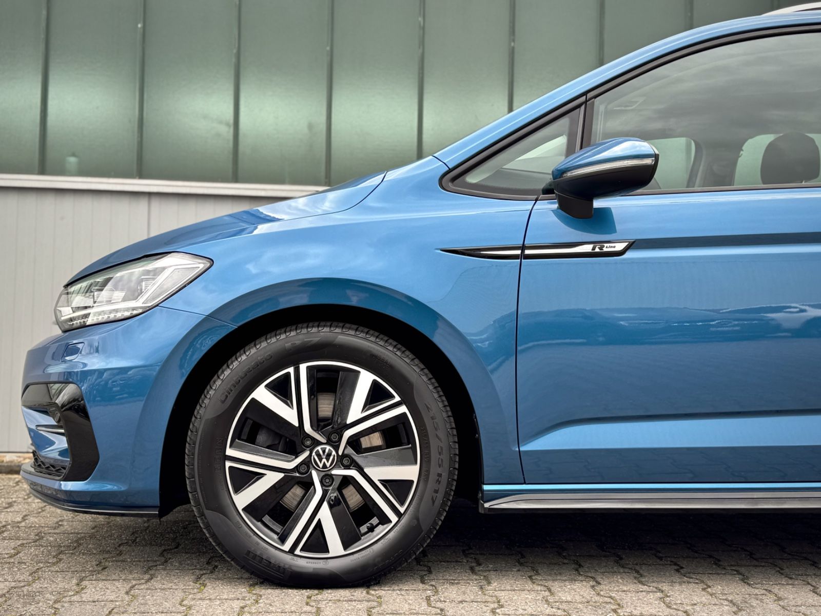 Fahrzeugabbildung Volkswagen Touran 2.0TDI-DSG *R-LINE|7-SITZER|AHK|IQ-DRIVE*