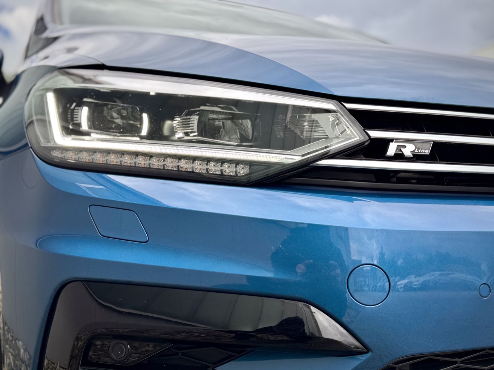Fahrzeugabbildung Volkswagen Touran 2.0TDI-DSG *R-LINE|7-SITZER|AHK|IQ-DRIVE*
