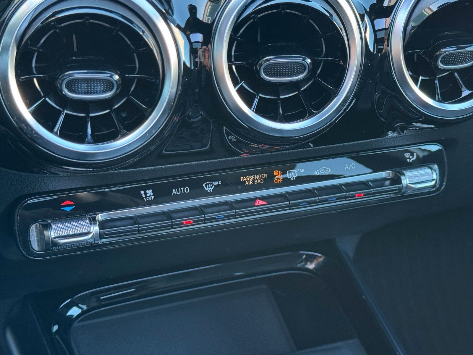 Fahrzeugabbildung Mercedes-Benz GLA 180 Progressive *PANORAMA|ASSIST|LED*