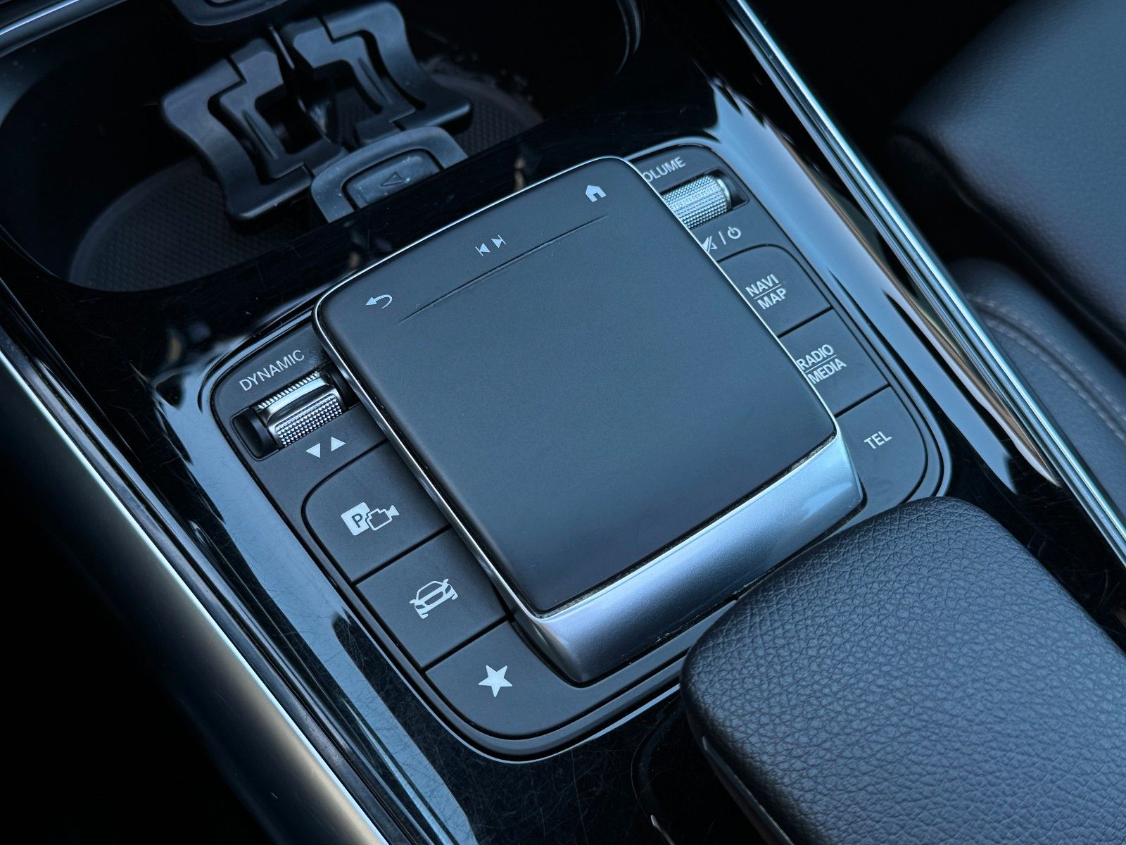 Fahrzeugabbildung Mercedes-Benz GLA 180 Progressive *PANORAMA|ASSIST|LED*