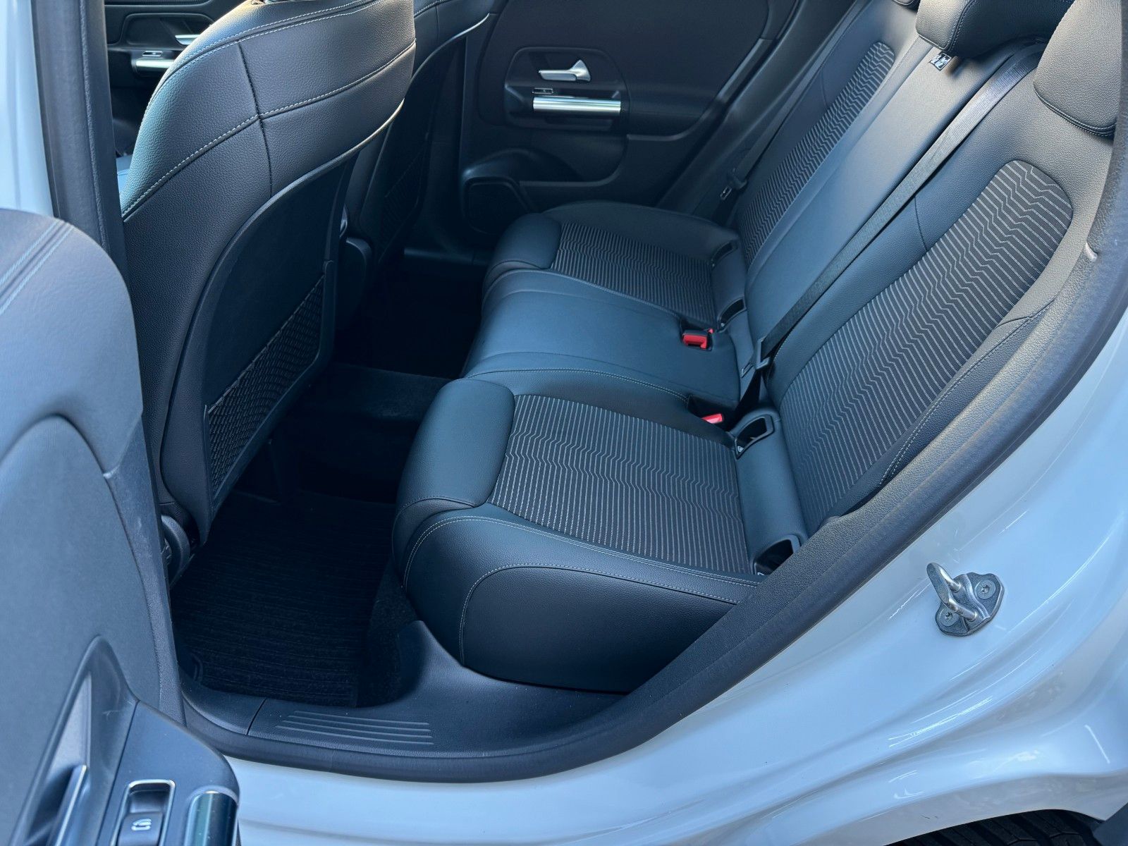 Fahrzeugabbildung Mercedes-Benz GLA 180 Progressive *PANORAMA|ASSIST|LED*