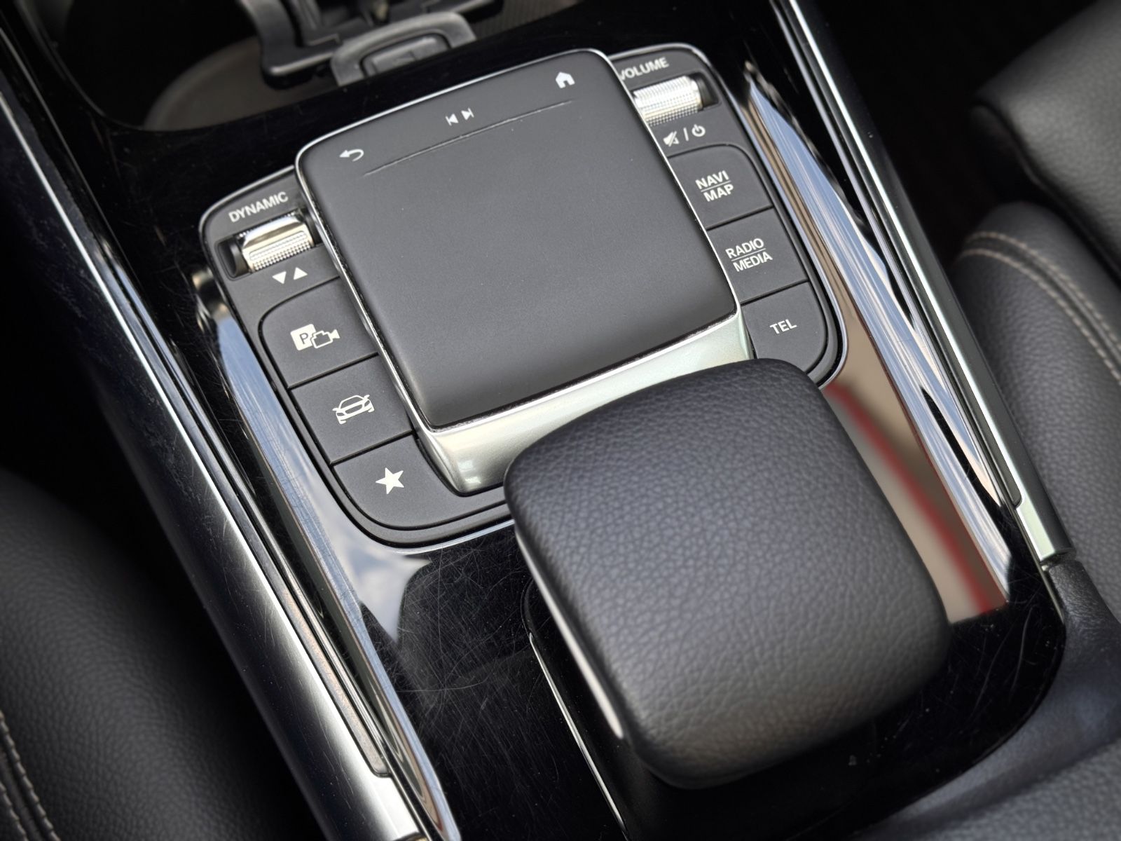 Fahrzeugabbildung Mercedes-Benz GLA 180 Progressive *PANORAMA|ASSIST|LED*
