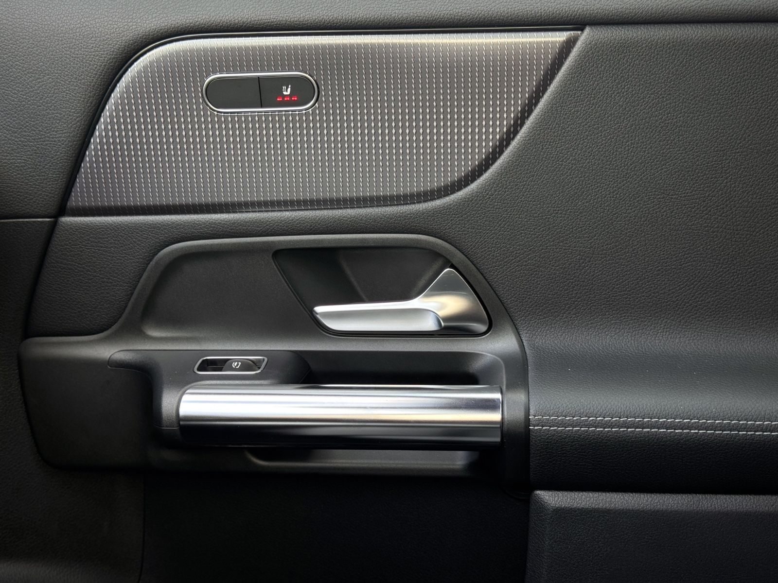 Fahrzeugabbildung Mercedes-Benz GLA 180 Progressive *PANORAMA|ASSIST|LED*