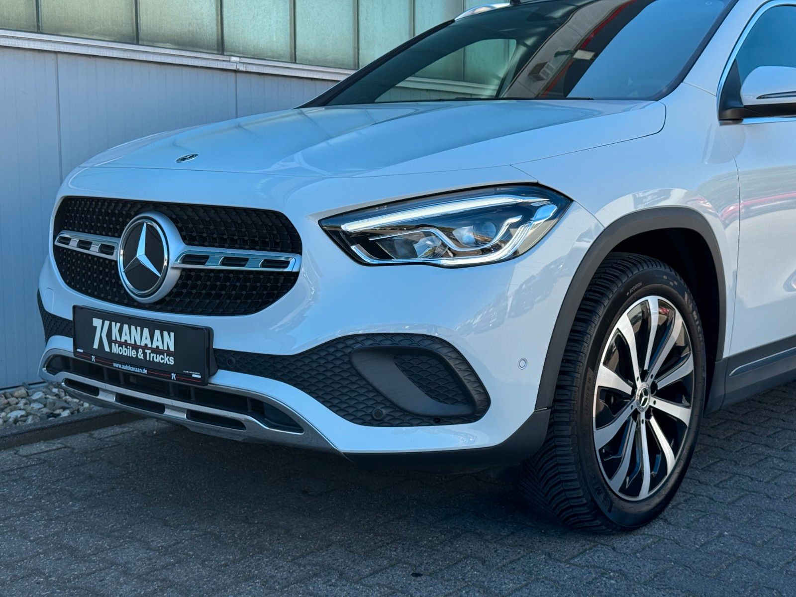 Fahrzeugabbildung Mercedes-Benz GLA 180 Progressive *PANORAMA|ASSIST|LED*