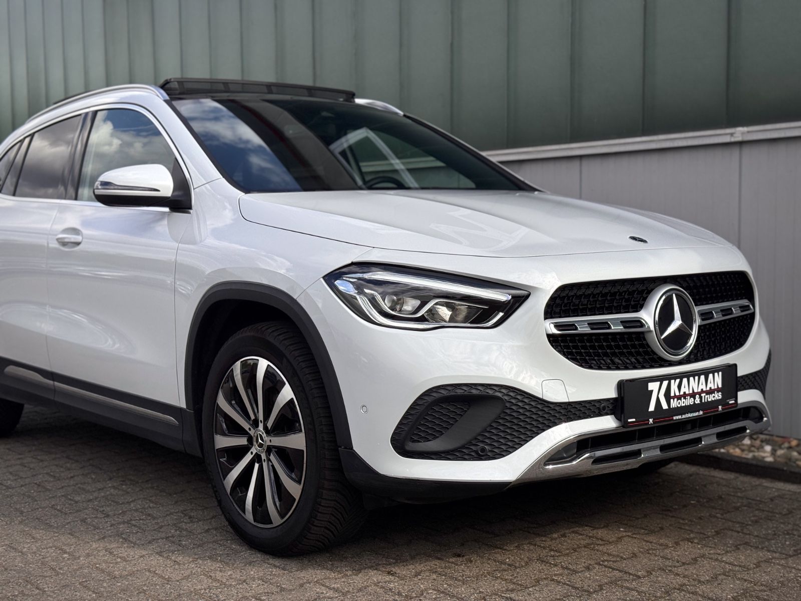 Fahrzeugabbildung Mercedes-Benz GLA 180 Progressive *PANORAMA|ASSIST|LED*