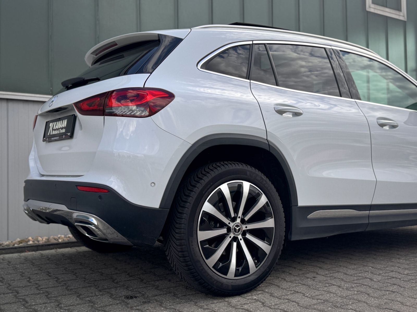 Fahrzeugabbildung Mercedes-Benz GLA 180 Progressive *PANORAMA|ASSIST|LED*