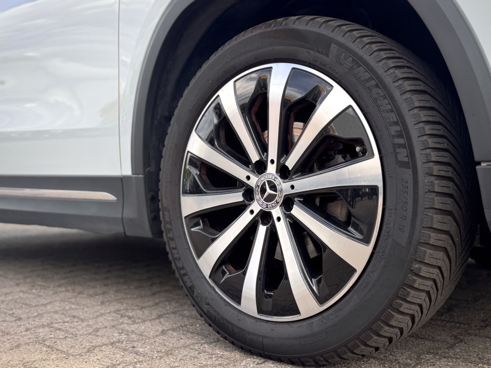 Fahrzeugabbildung Mercedes-Benz GLA 180 Progressive *PANORAMA|ASSIST|LED*
