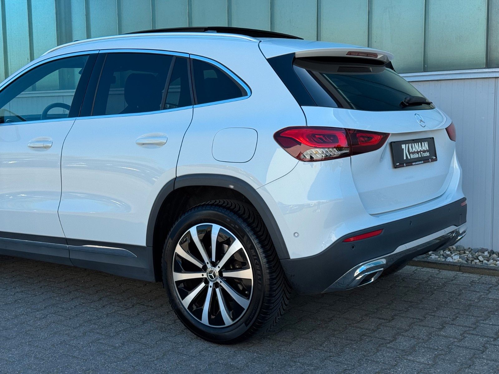 Fahrzeugabbildung Mercedes-Benz GLA 180 Progressive *PANORAMA|ASSIST|LED*