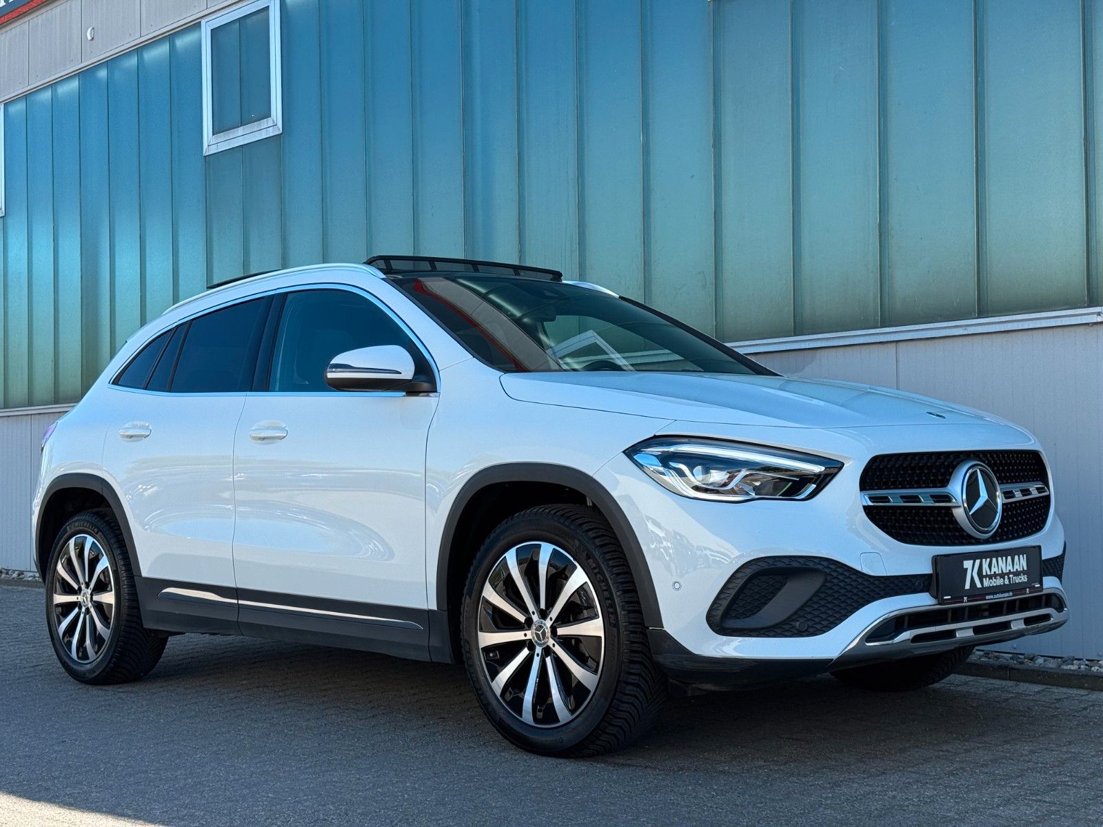 Fahrzeugabbildung Mercedes-Benz GLA 180 Progressive *PANORAMA|ASSIST|LED*