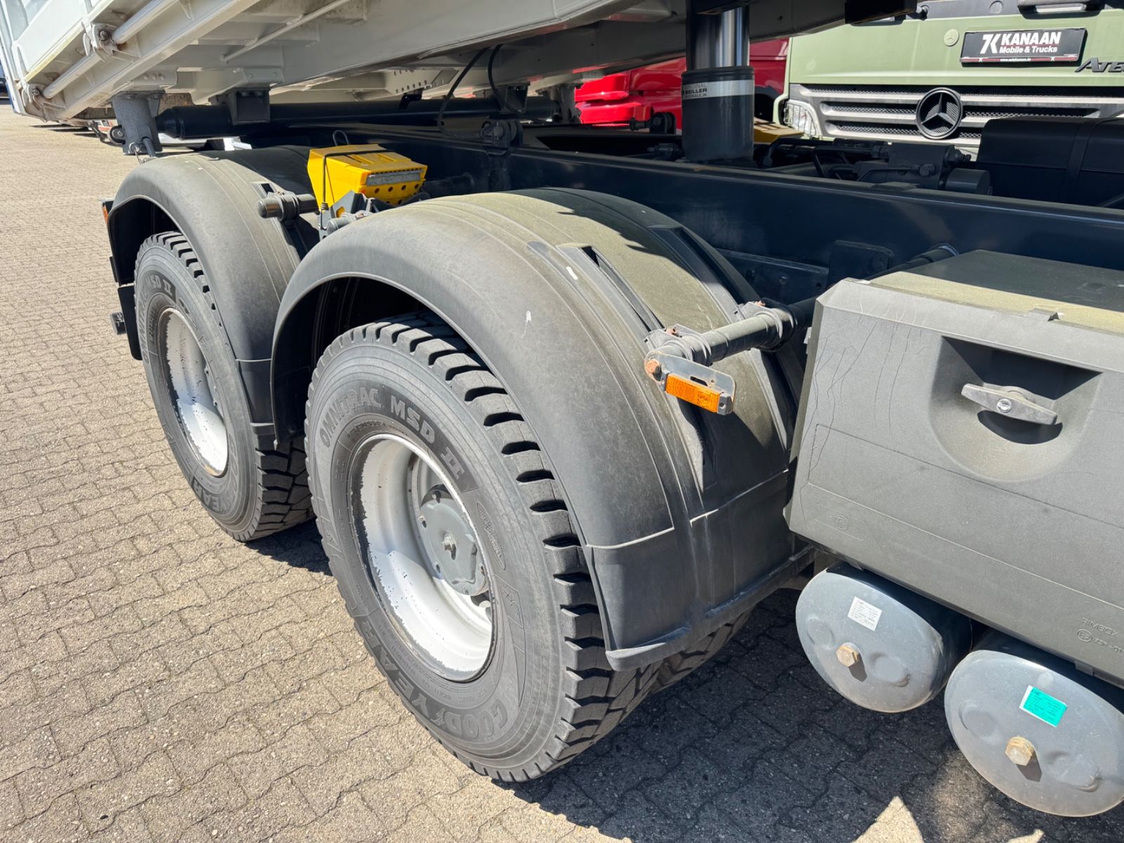 Fahrzeugabbildung Iveco Trakker 410 6x6 HI-Track AT 260 MEILLER   12 TKM