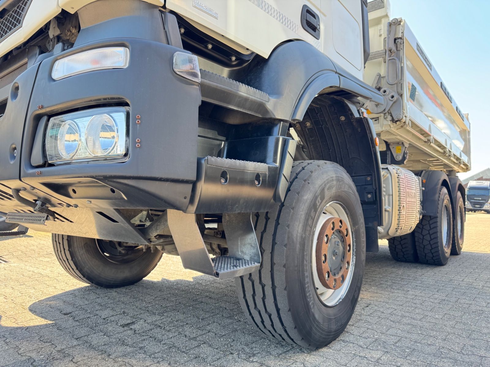 Fahrzeugabbildung Iveco Trakker 410 6x6 HI-Track AT 260 MEILLER   12 TKM