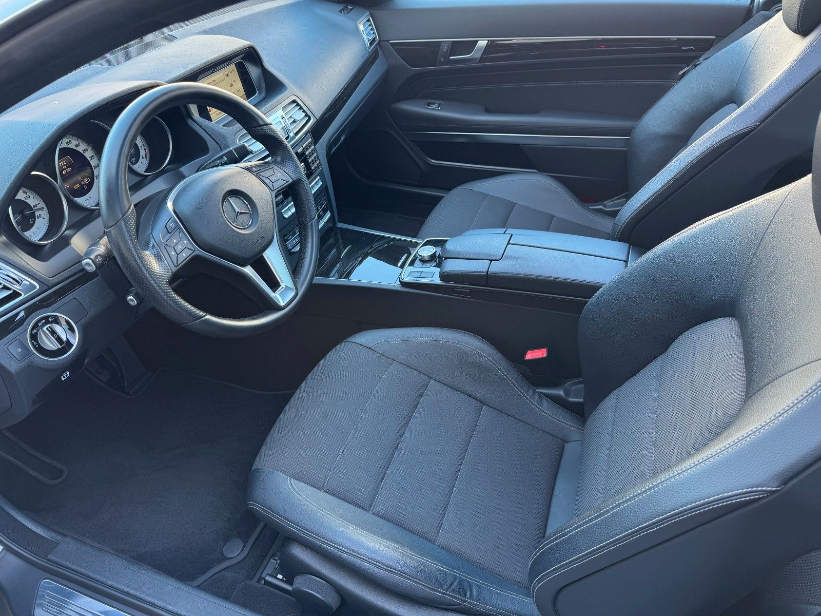 Fahrzeugabbildung Mercedes-Benz E 250 7G-TRONIC COUPE*PANO|NAV|SHZ|PDC|LED|2.HD*