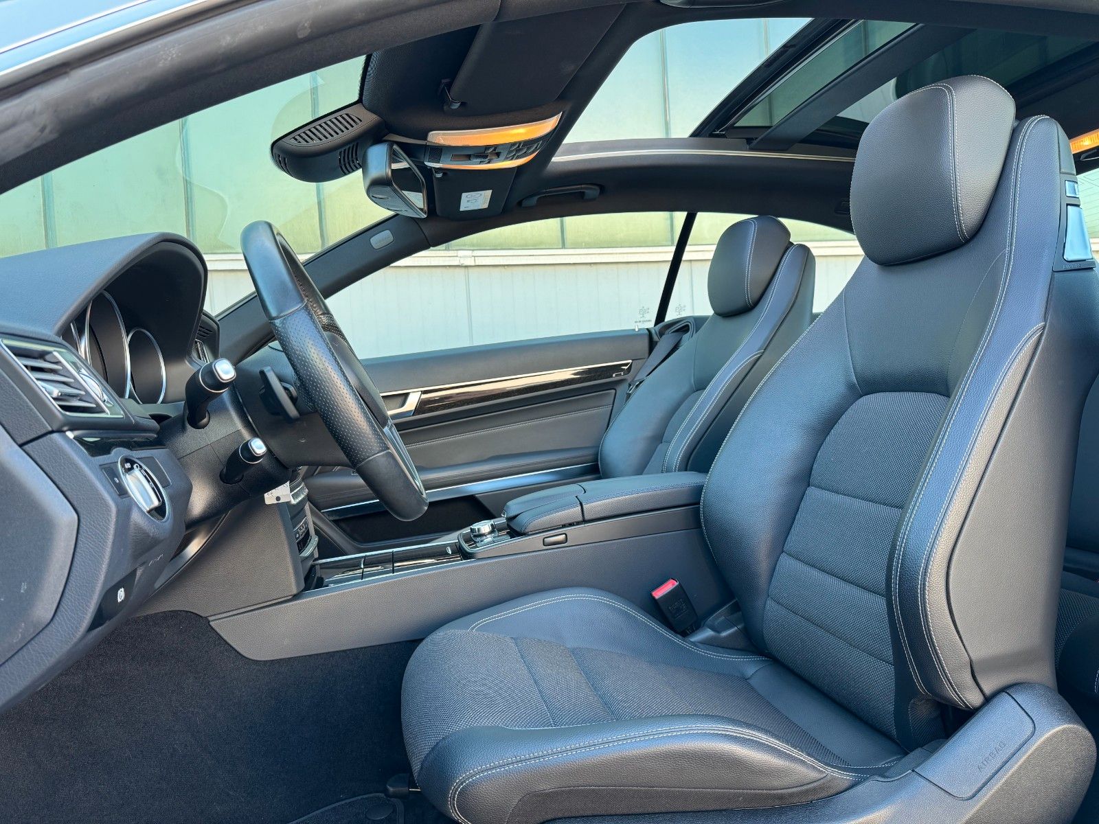 Fahrzeugabbildung Mercedes-Benz E 250 7G-TRONIC COUPE*PANO|NAV|SHZ|PDC|LED|2.HD*