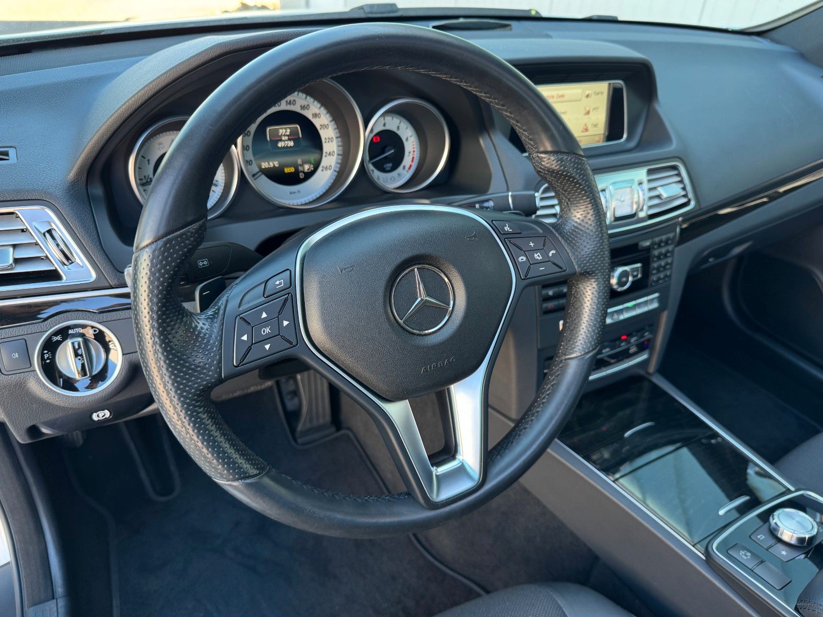 Fahrzeugabbildung Mercedes-Benz E 250 7G-TRONIC COUPE*PANO|NAV|SHZ|PDC|LED|2.HD*