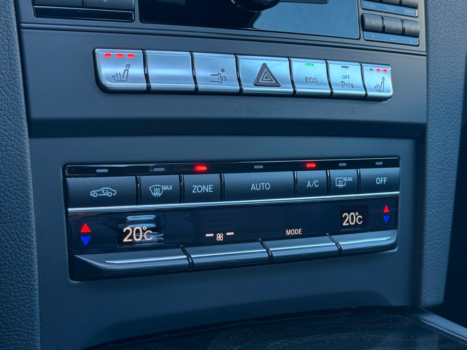Fahrzeugabbildung Mercedes-Benz E 250 7G-TRONIC COUPE*PANO|NAV|SHZ|PDC|LED|2.HD*