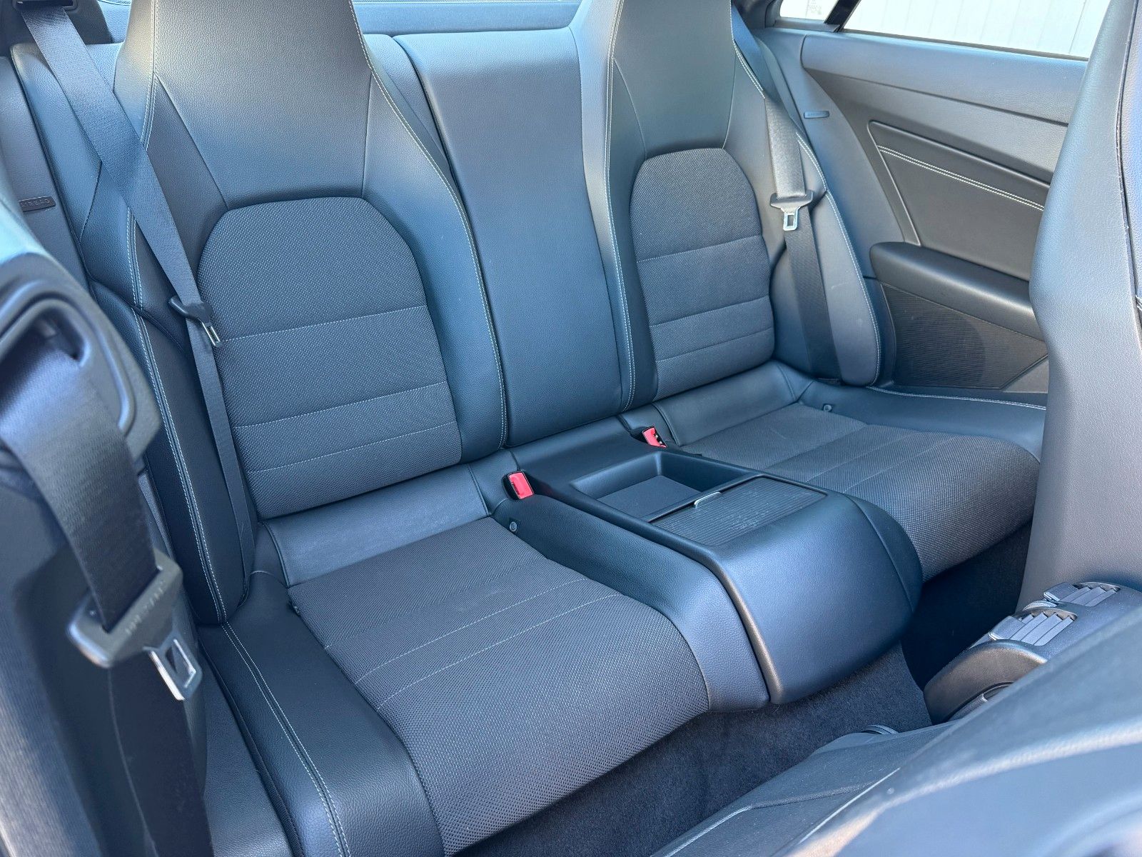 Fahrzeugabbildung Mercedes-Benz E 250 7G-TRONIC COUPE*PANO|NAV|SHZ|PDC|LED|2.HD*