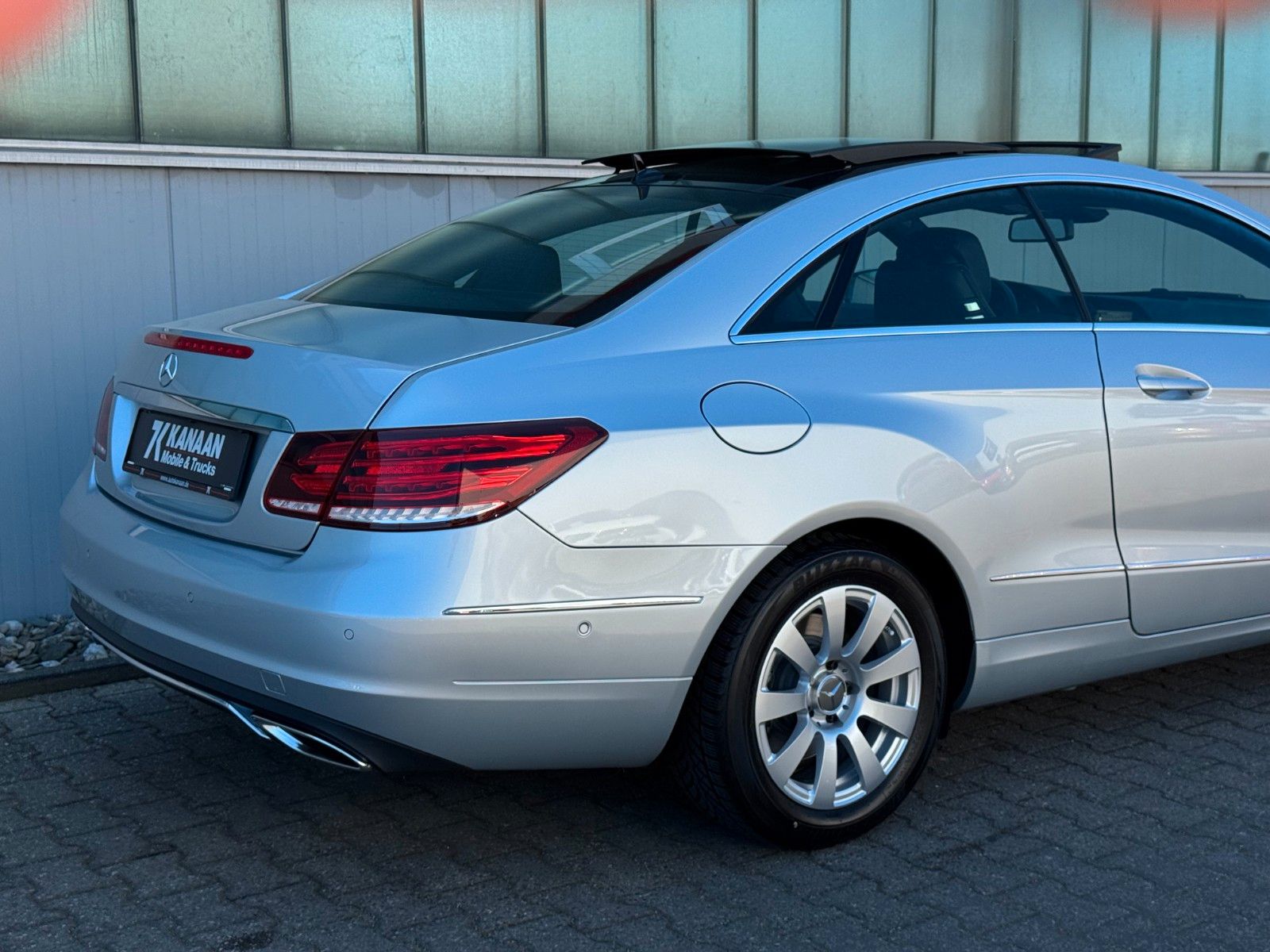 Fahrzeugabbildung Mercedes-Benz E 250 7G-TRONIC COUPE*PANO|NAV|SHZ|PDC|LED|2.HD*