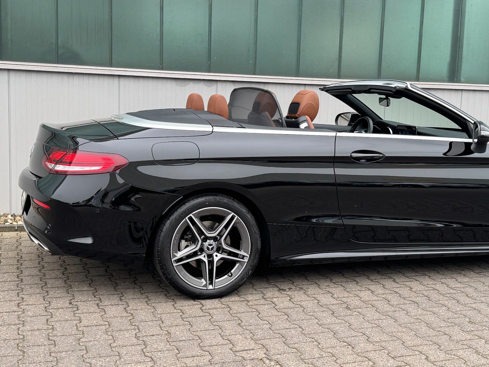 Fahrzeugabbildung Mercedes-Benz C 300 Cabrio AMG *9G|CAM|LED|AHK*