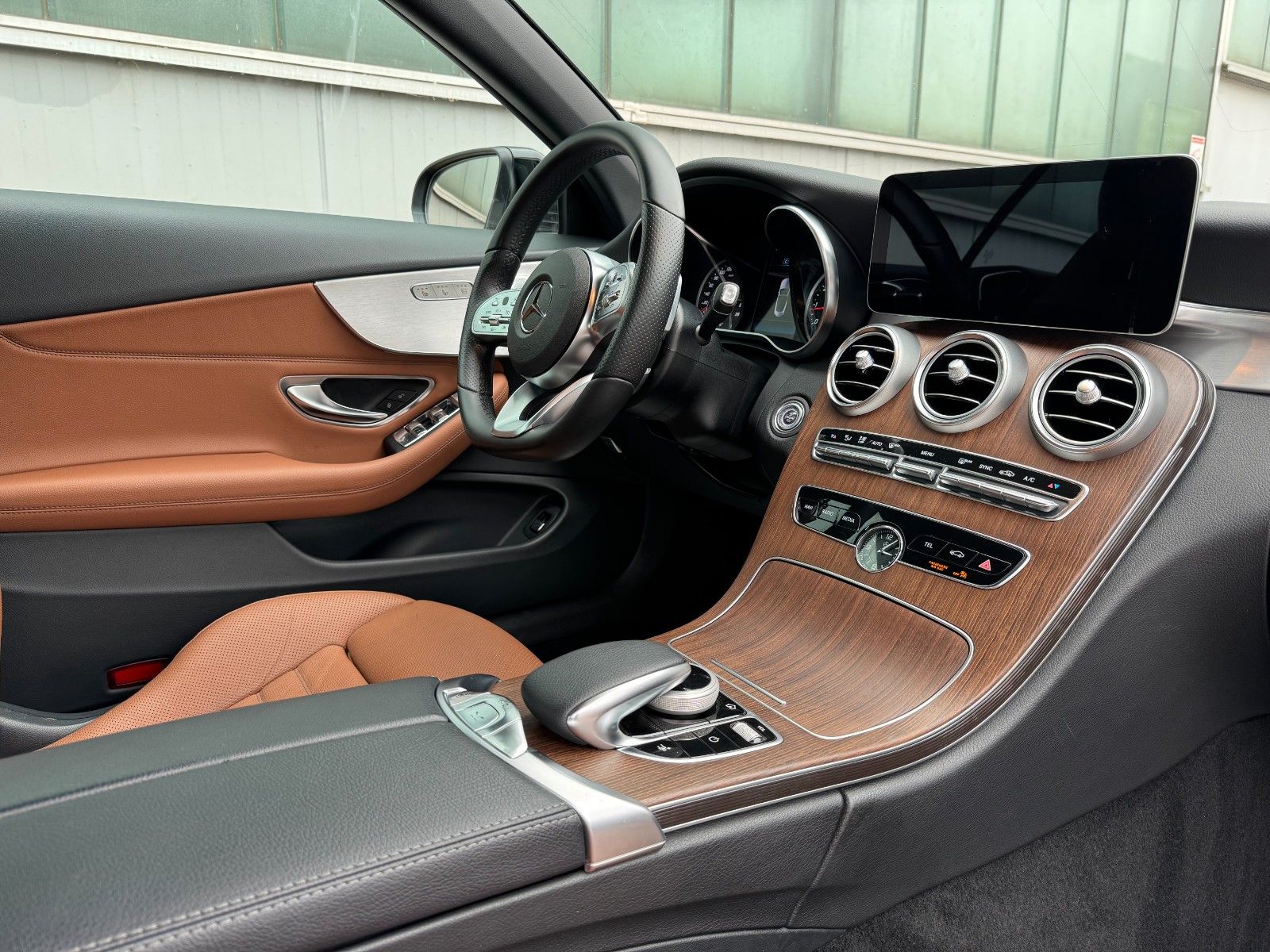Fahrzeugabbildung Mercedes-Benz C 300 Cabrio AMG *9G|CAM|LED|AHK*