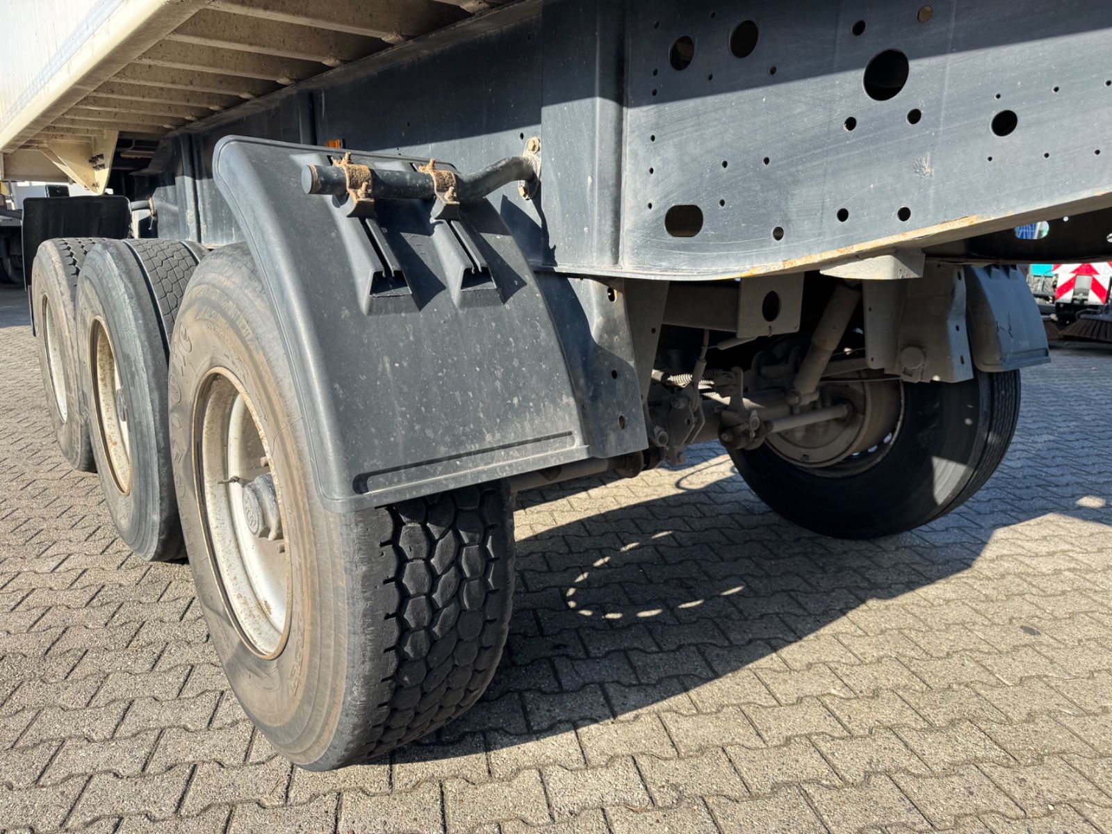 Fahrzeugabbildung Langendorf SKA 24/31 ALU Mulden Kipper 26m³ Liftachse