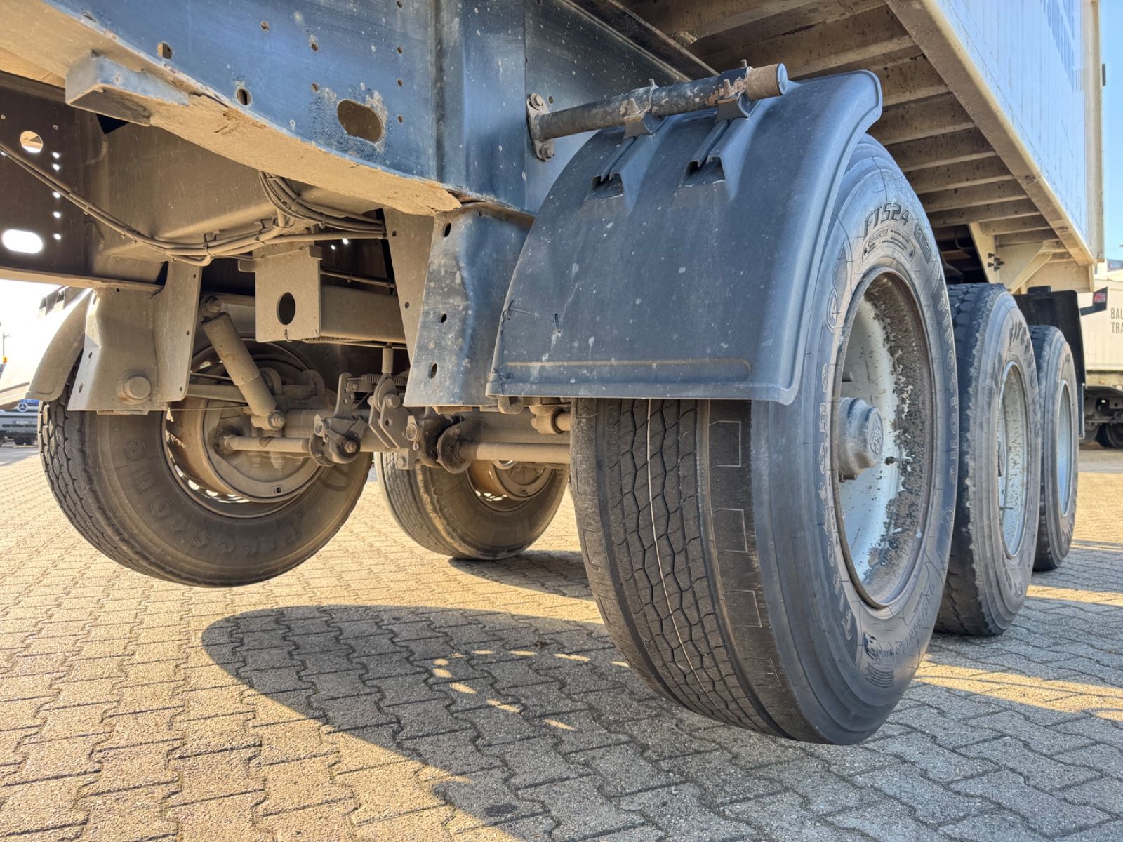 Fahrzeugabbildung Langendorf SKA 24/31 ALU Mulden Kipper 26m³ Liftachse