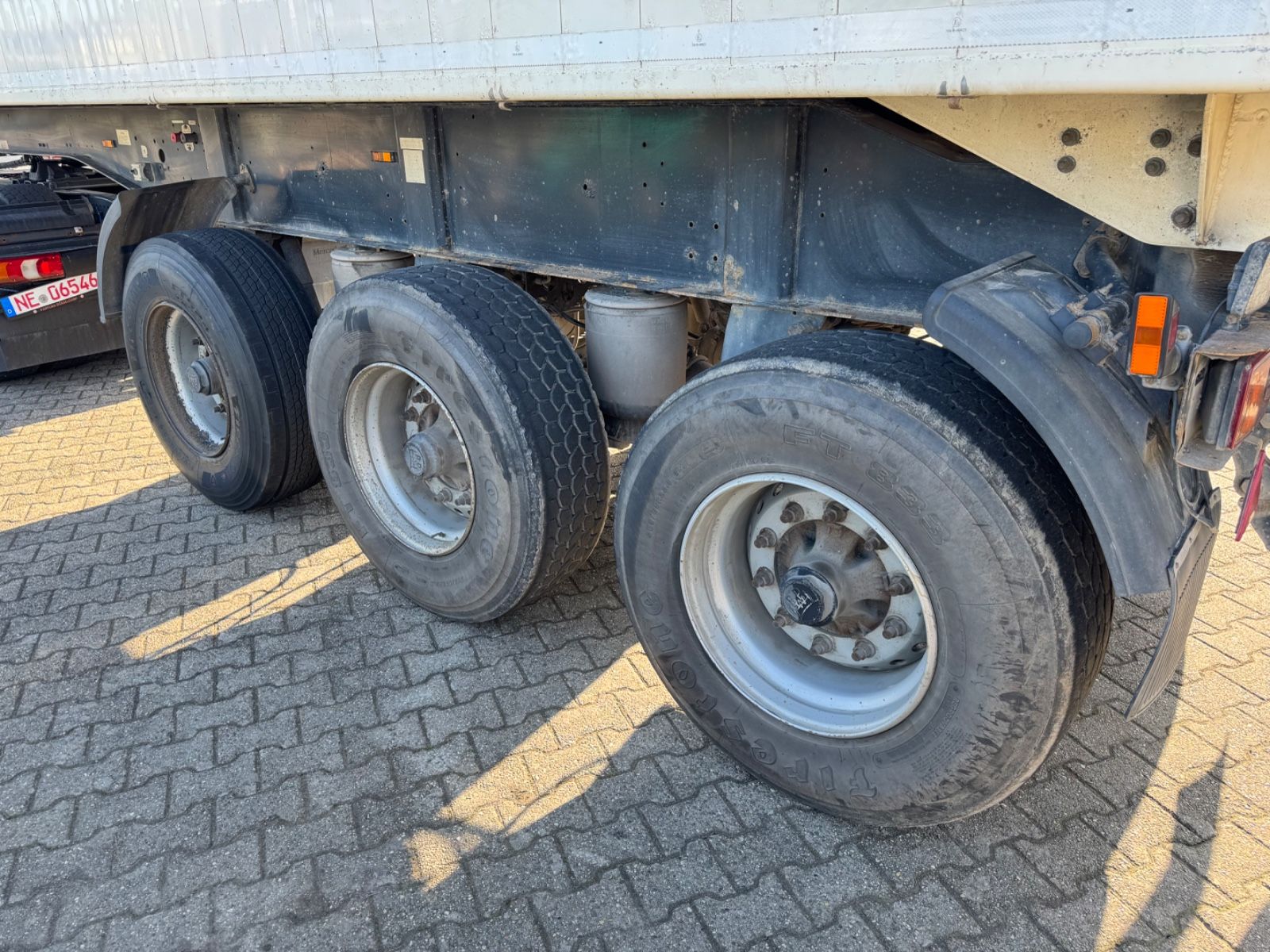 Fahrzeugabbildung Langendorf SKA 24/31 ALU Mulden Kipper 26m³ Liftachse