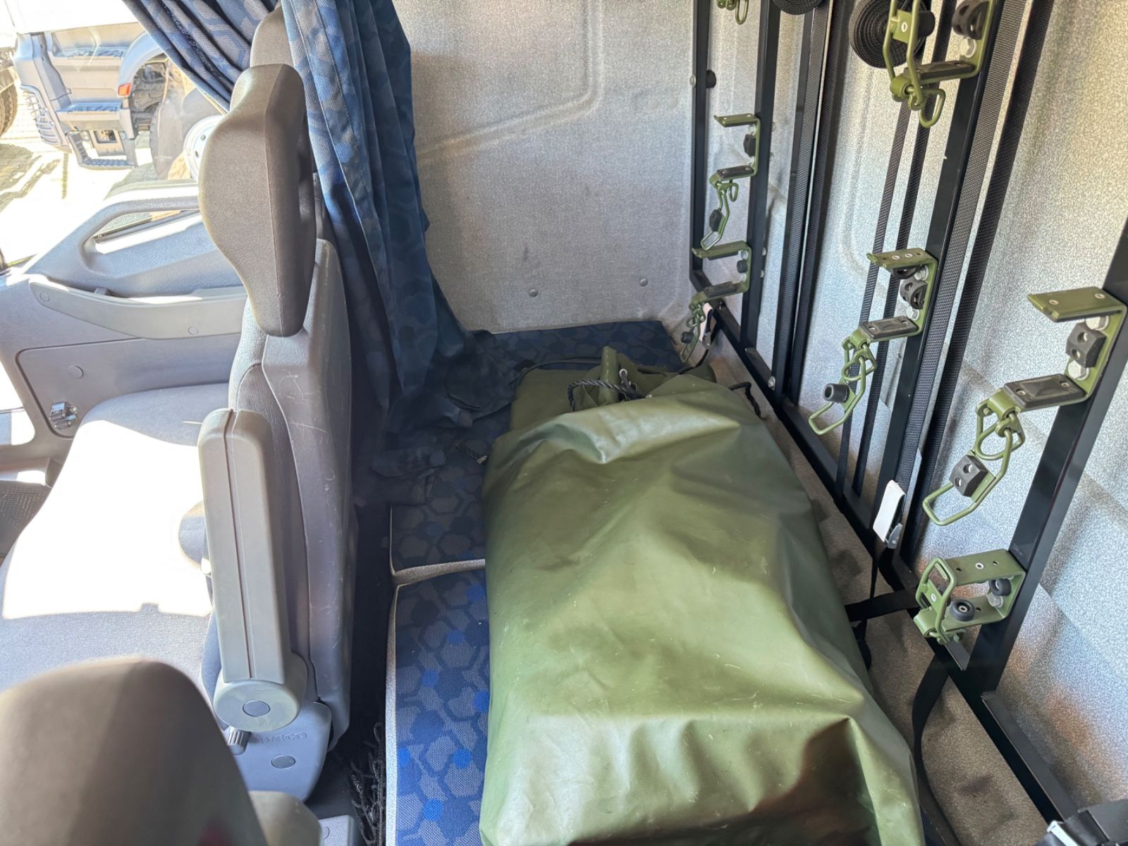 Fahrzeugabbildung Iveco ML100E22WM-BW 4x4 Miltär Camper Exped 19 TKm