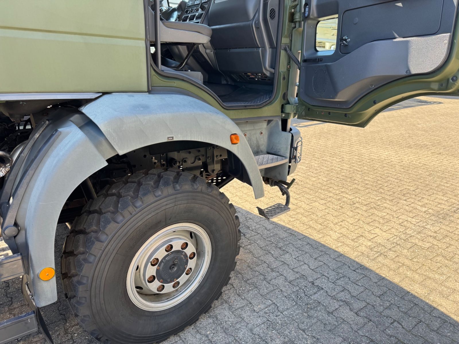 Fahrzeugabbildung Iveco ML100E22WM-BW 4x4 Miltär Camper Exped 19 TKm