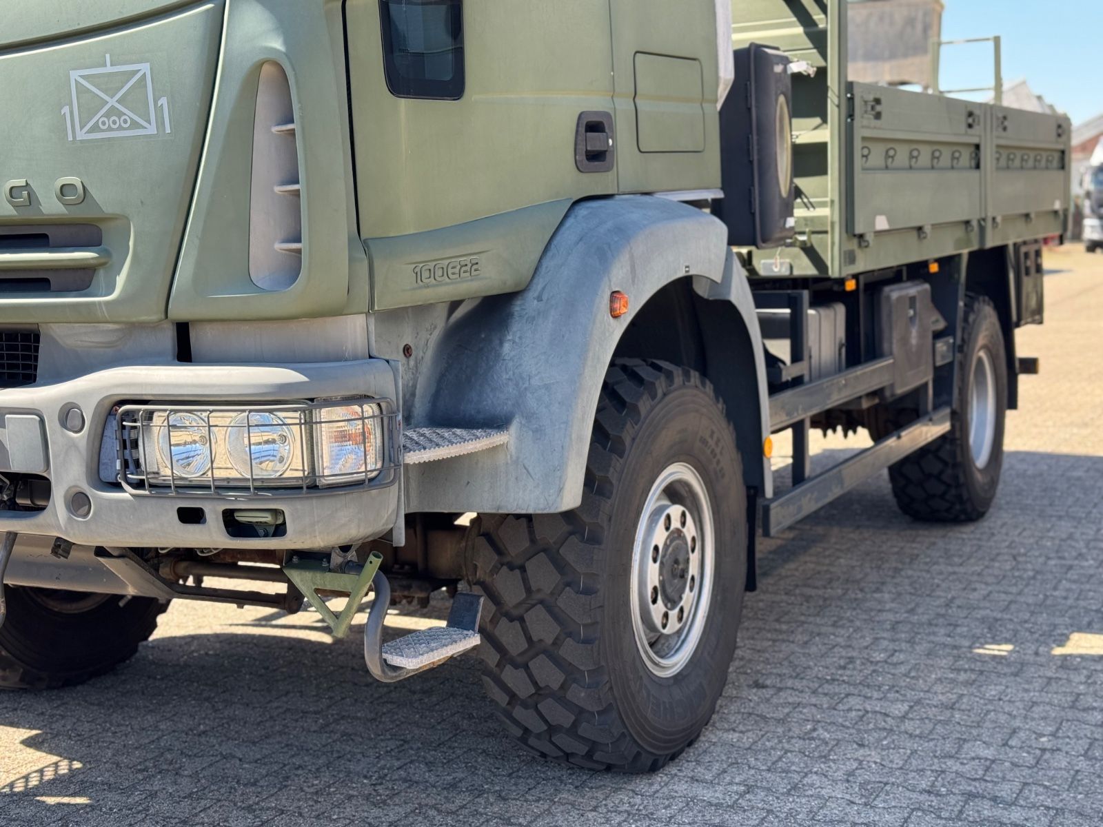 Fahrzeugabbildung Iveco ML100E22WM-BW 4x4 Miltär Camper Exped 19 TKm