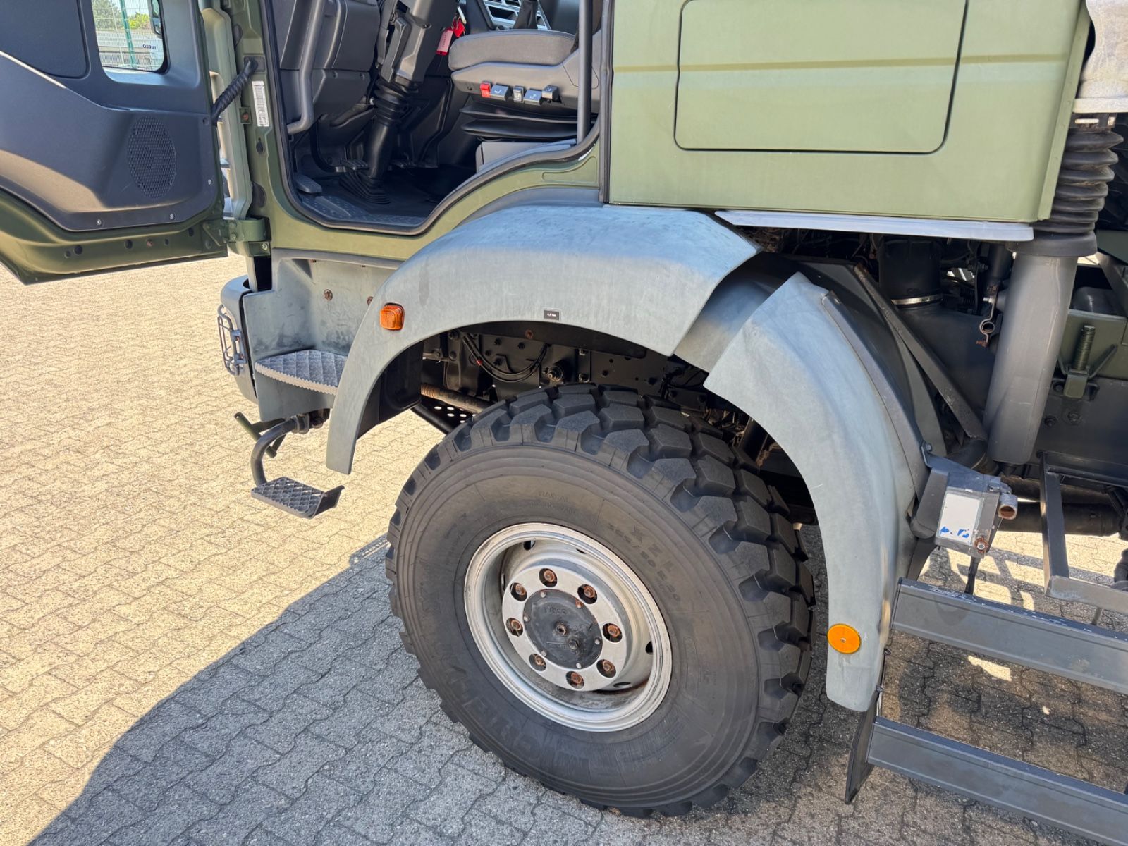 Fahrzeugabbildung Iveco ML100E22WM-BW 4x4 Miltär Camper Exped 19 TKm