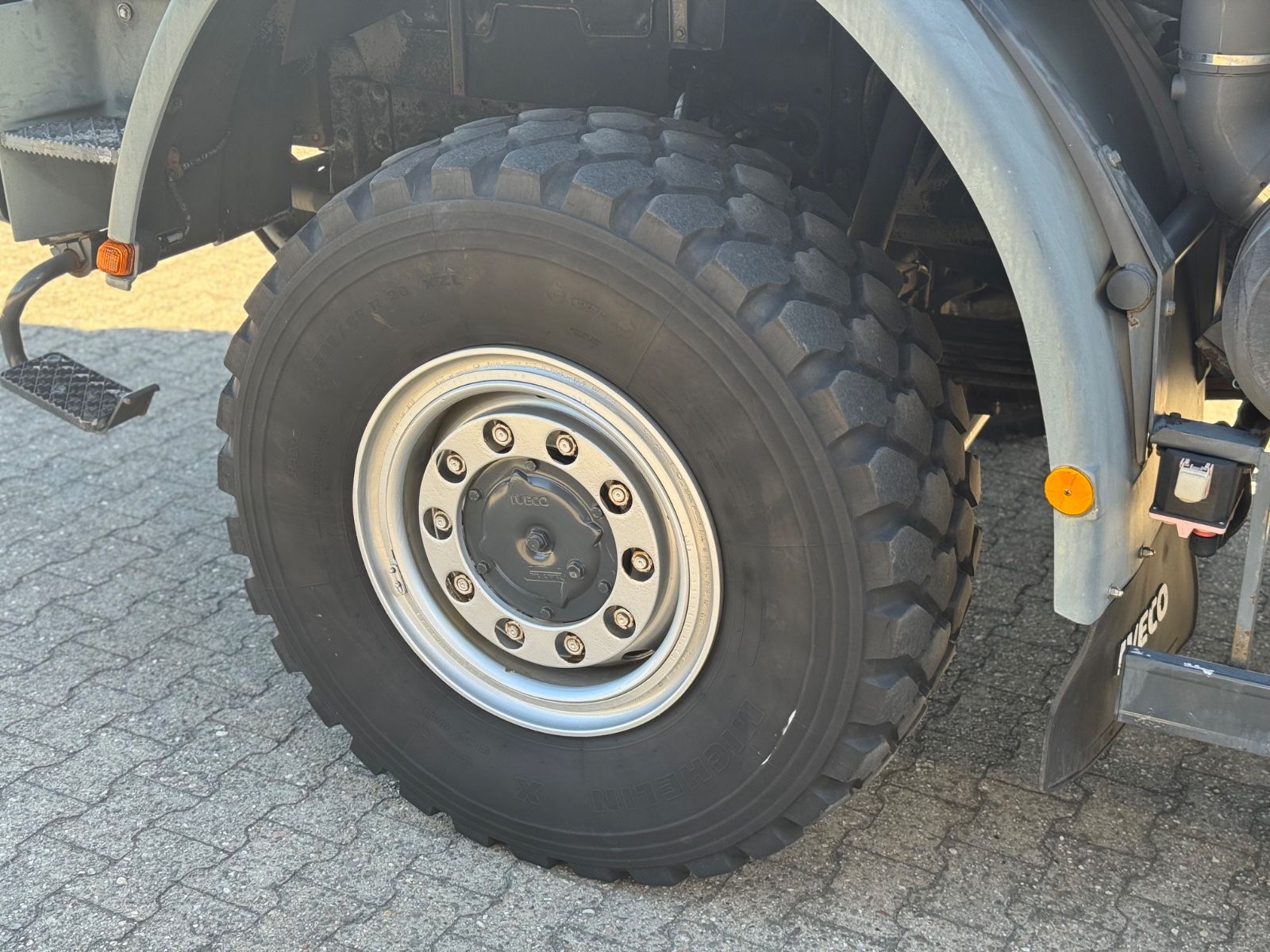 Fahrzeugabbildung Iveco 140 E240 Eurocargo 4x4 Miltär Camper Expedition