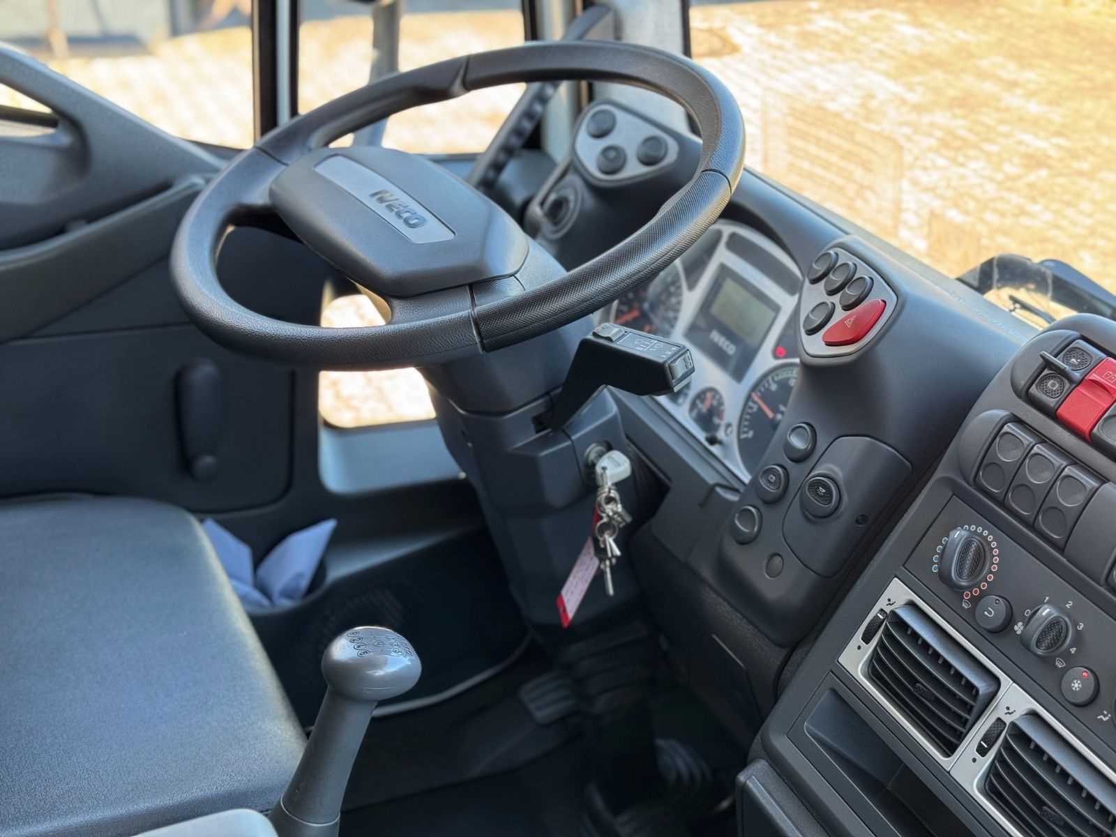 Fahrzeugabbildung Iveco 140 E240 Eurocargo 4x4 Miltär Camper Expedition