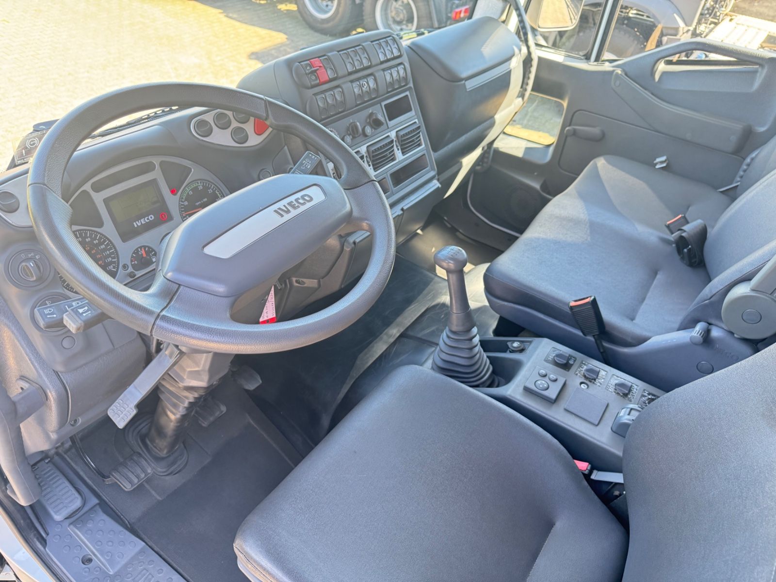 Fahrzeugabbildung Iveco 140 E240 Eurocargo 4x4 Miltär Camper Expedition