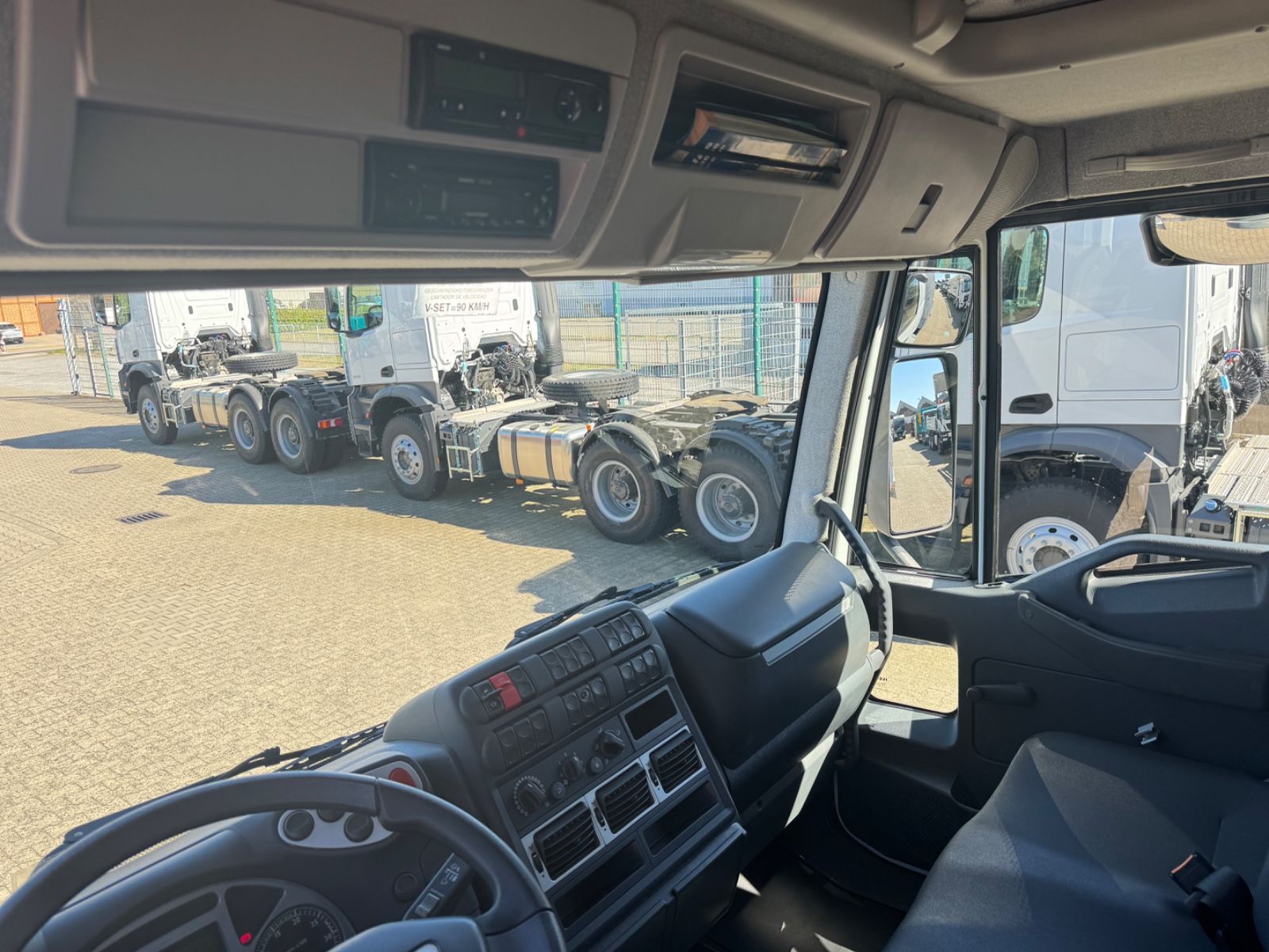 Fahrzeugabbildung Iveco 140 E240 Eurocargo 4x4 Miltär Camper Expedition