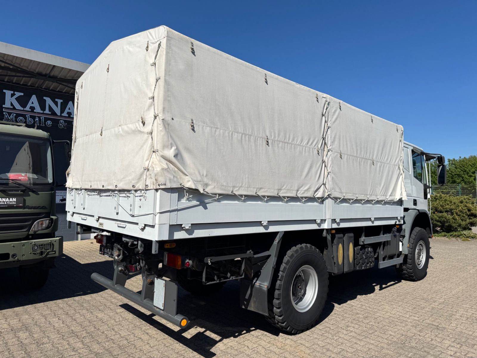 Fahrzeugabbildung Iveco 140 E240 Eurocargo 4x4 Miltär Camper Expedition