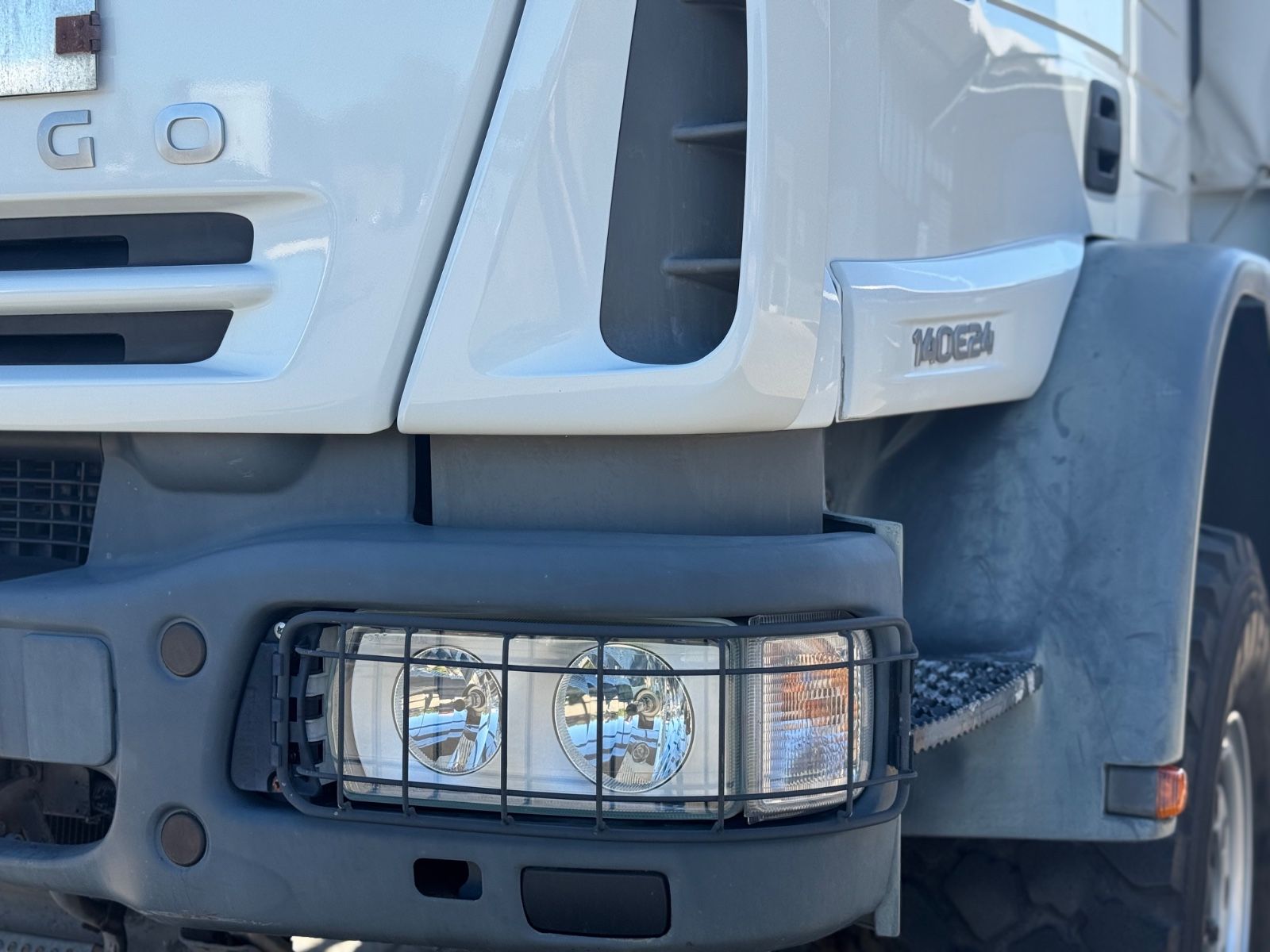 Fahrzeugabbildung Iveco 140 E240 Eurocargo 4x4 Miltär Camper Expedition