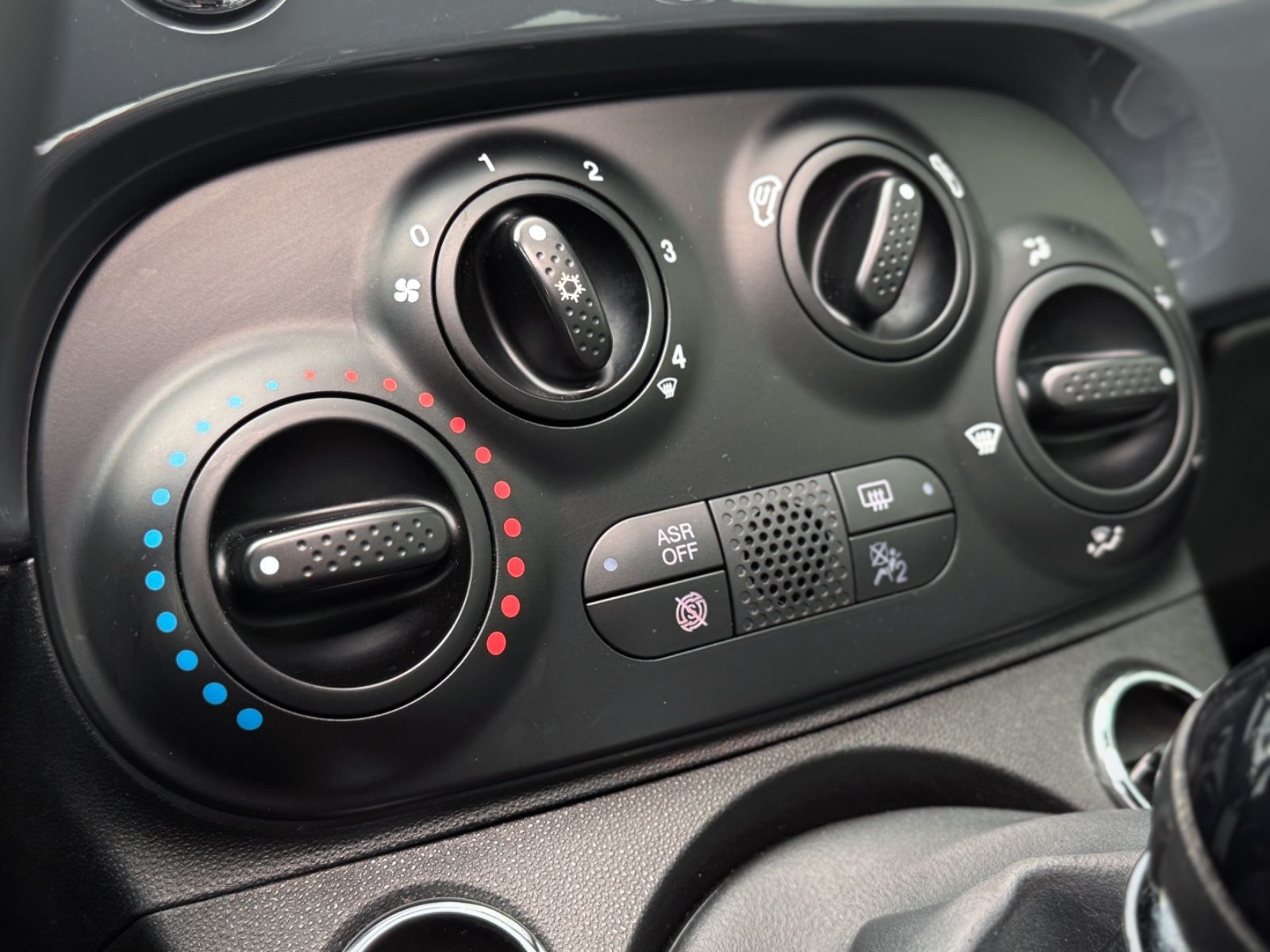 Fahrzeugabbildung Fiat 500 1.0 GSE Hybrid Cabriolet Lounge *U-CONNECT*