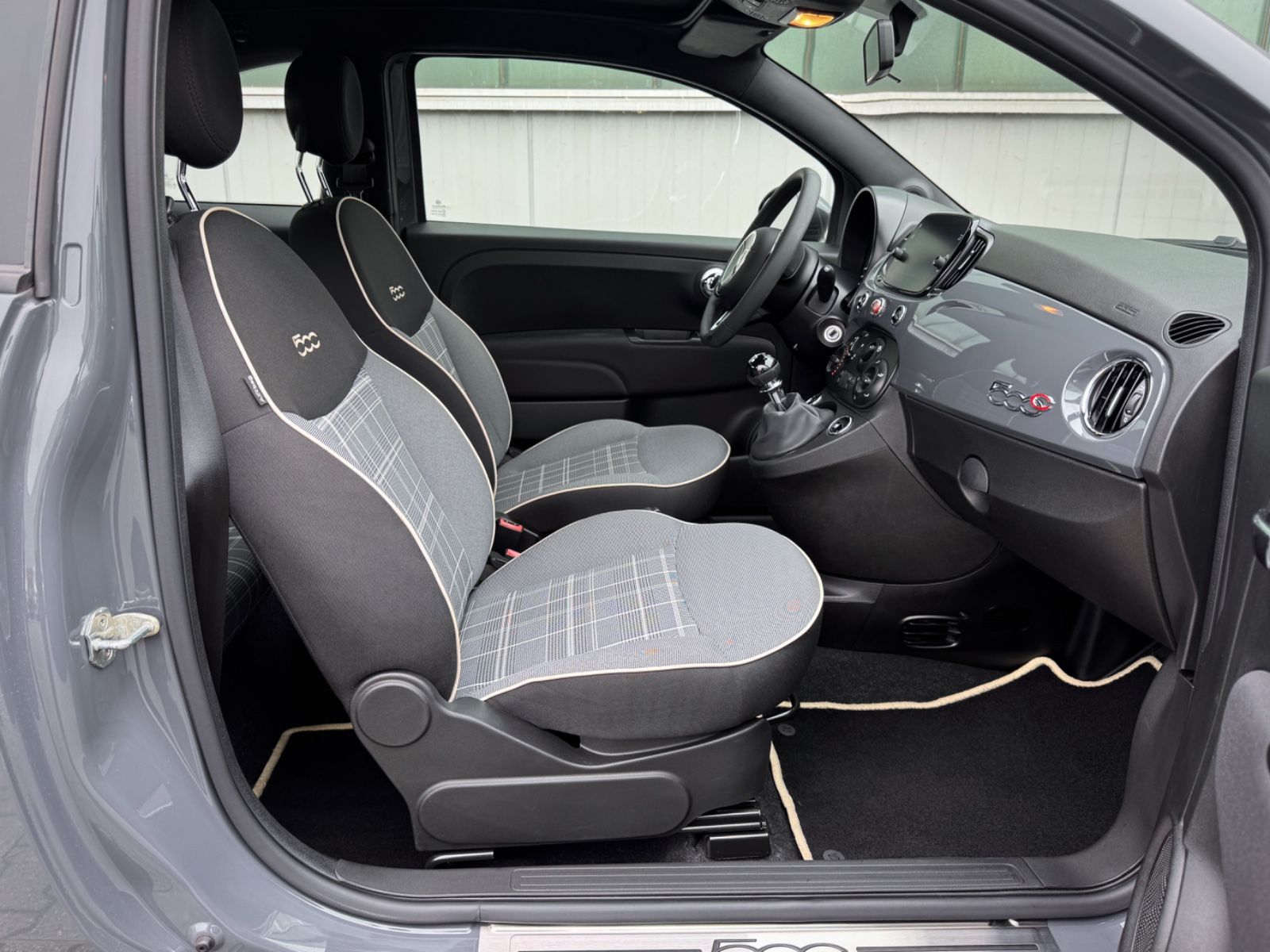 Fahrzeugabbildung Fiat 500 1.0 GSE Hybrid Cabriolet Lounge *U-CONNECT*
