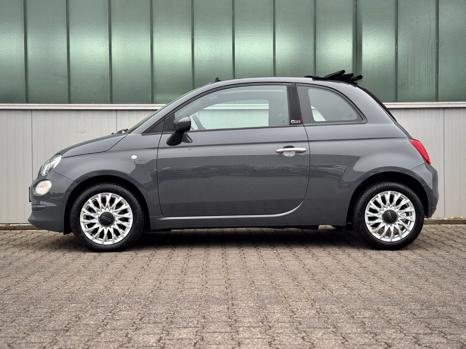 Fahrzeugabbildung Fiat 500 1.0 GSE Hybrid Cabriolet Lounge *U-CONNECT*