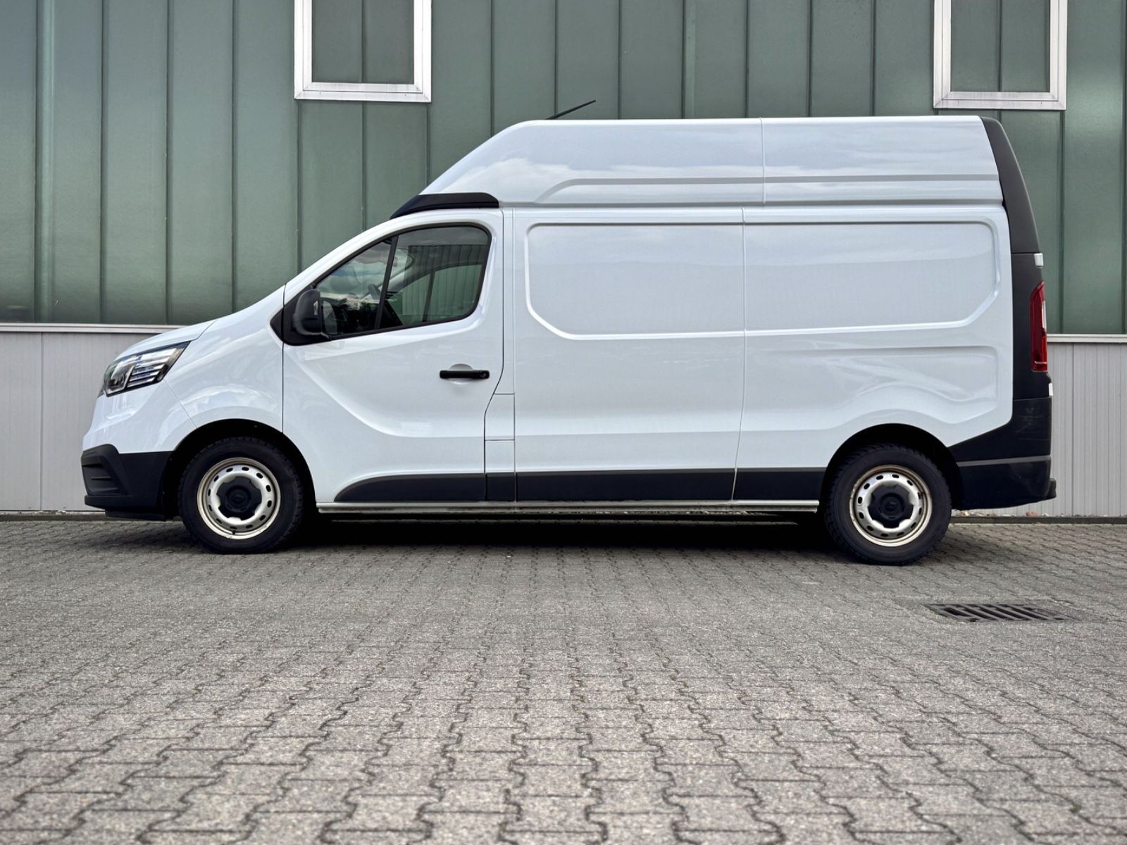 Fahrzeugabbildung Renault Trafic Kasten L2H2 3,0t Komfort *HOCHDACH*