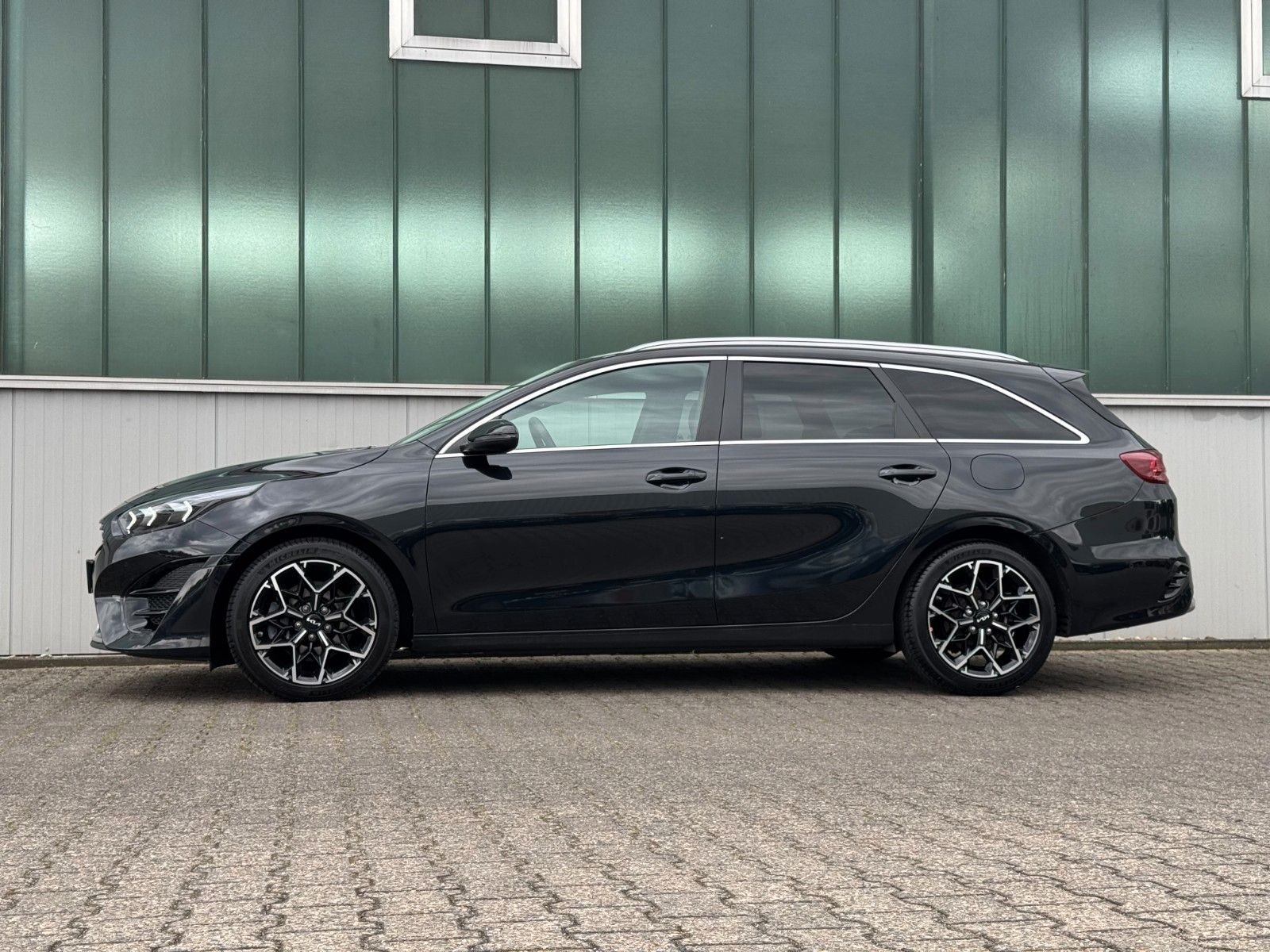 Fahrzeugabbildung Kia Cee'd Sportswagon 1.5 T-GDI GT-Line*LED|NAV|CAM*
