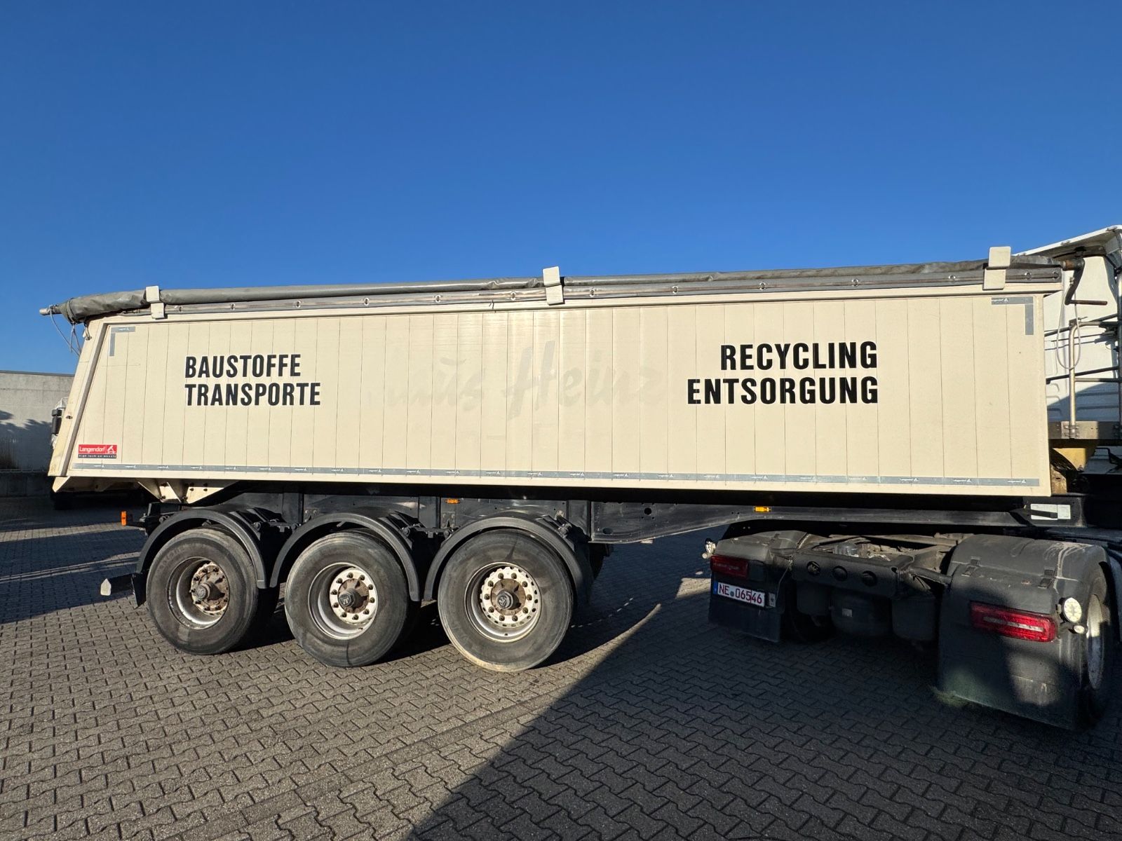 Fahrzeugabbildung Langendorf SKA 24/30  ALU Mulden Kipper  26m³  Liftachse