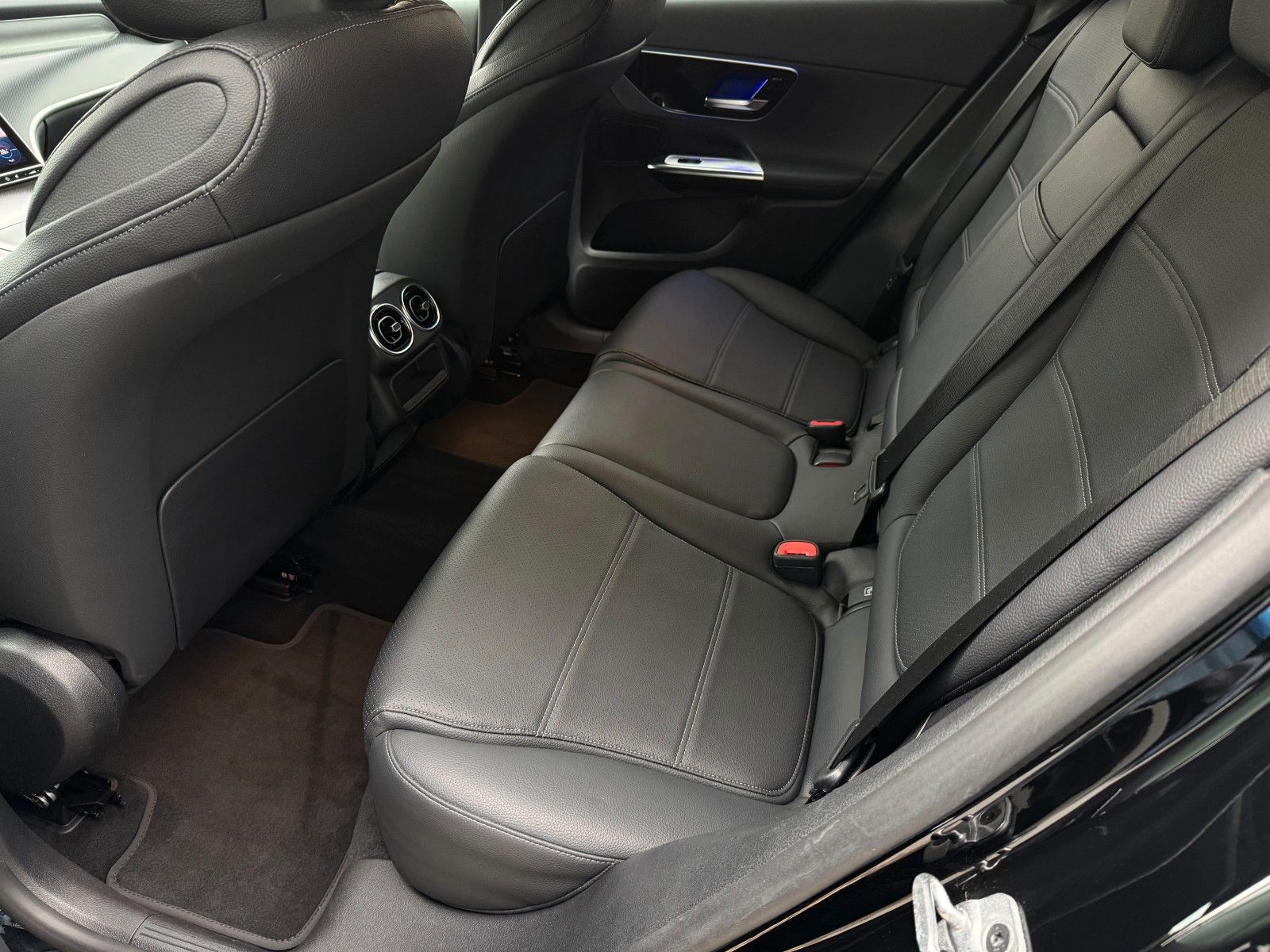 Fahrzeugabbildung Mercedes-Benz GLC 220d 4Matic Avantgarde *DIGITALLIGHT*