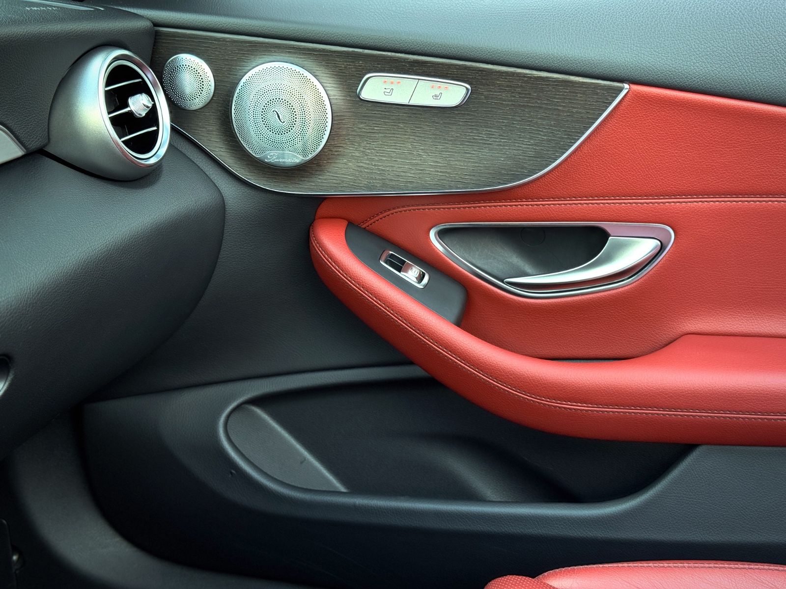 Fahrzeugabbildung Mercedes-Benz C 300 Cabriolet AMG-Line*ASSIST|LEDER ROT|NIGHT*