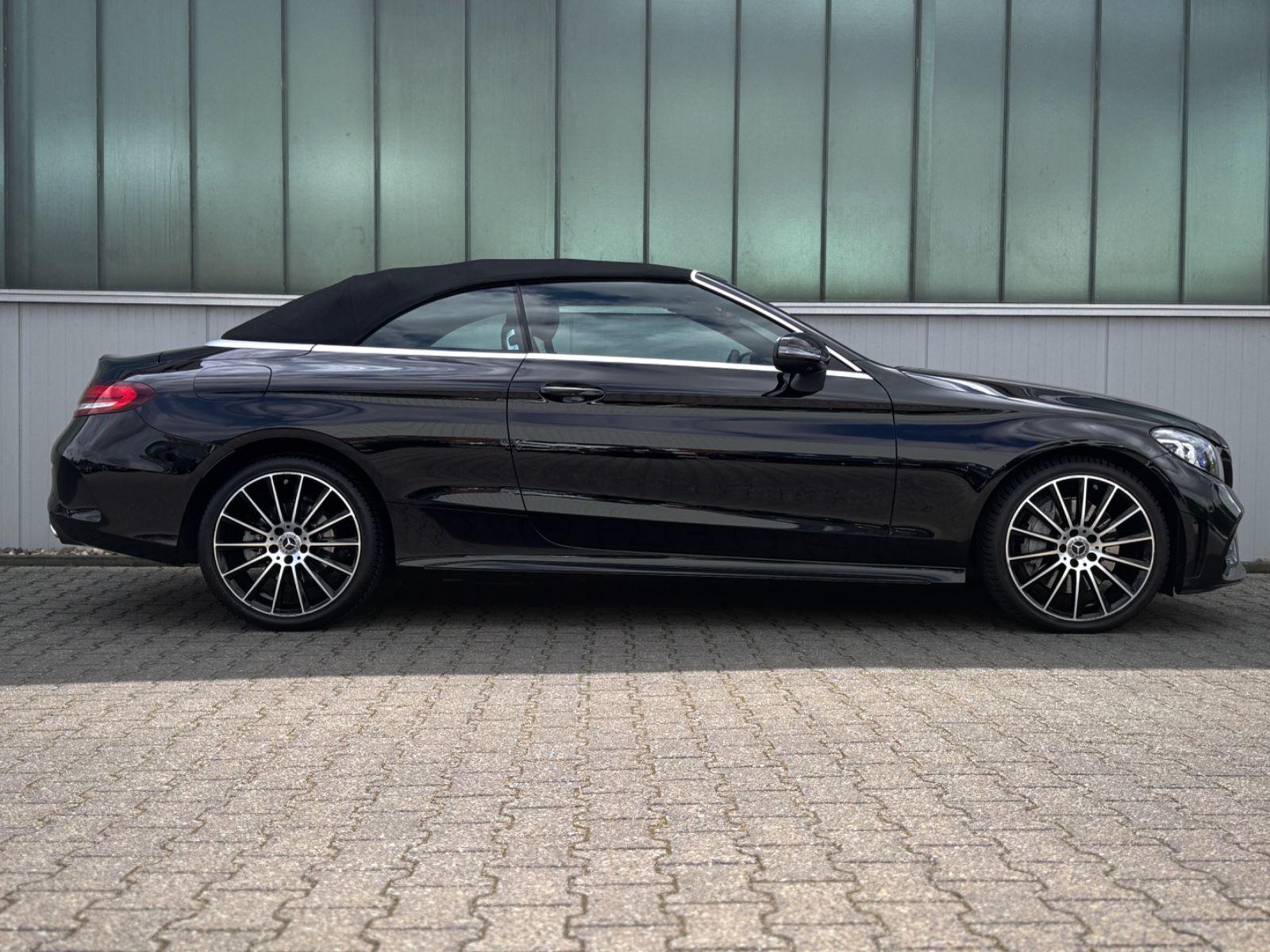 Fahrzeugabbildung Mercedes-Benz C 300 Cabriolet AMG-Line*ASSIST|LEDER ROT|NIGHT*