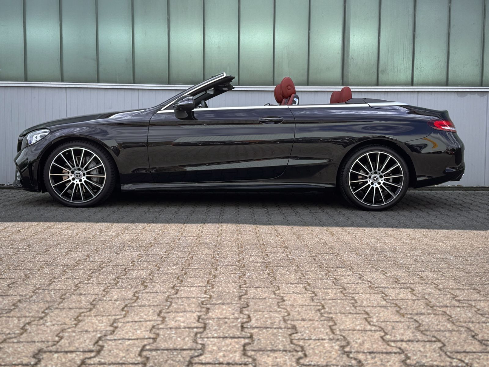 Fahrzeugabbildung Mercedes-Benz C 300 Cabriolet AMG-Line*ASSIST|LEDER ROT|NIGHT*