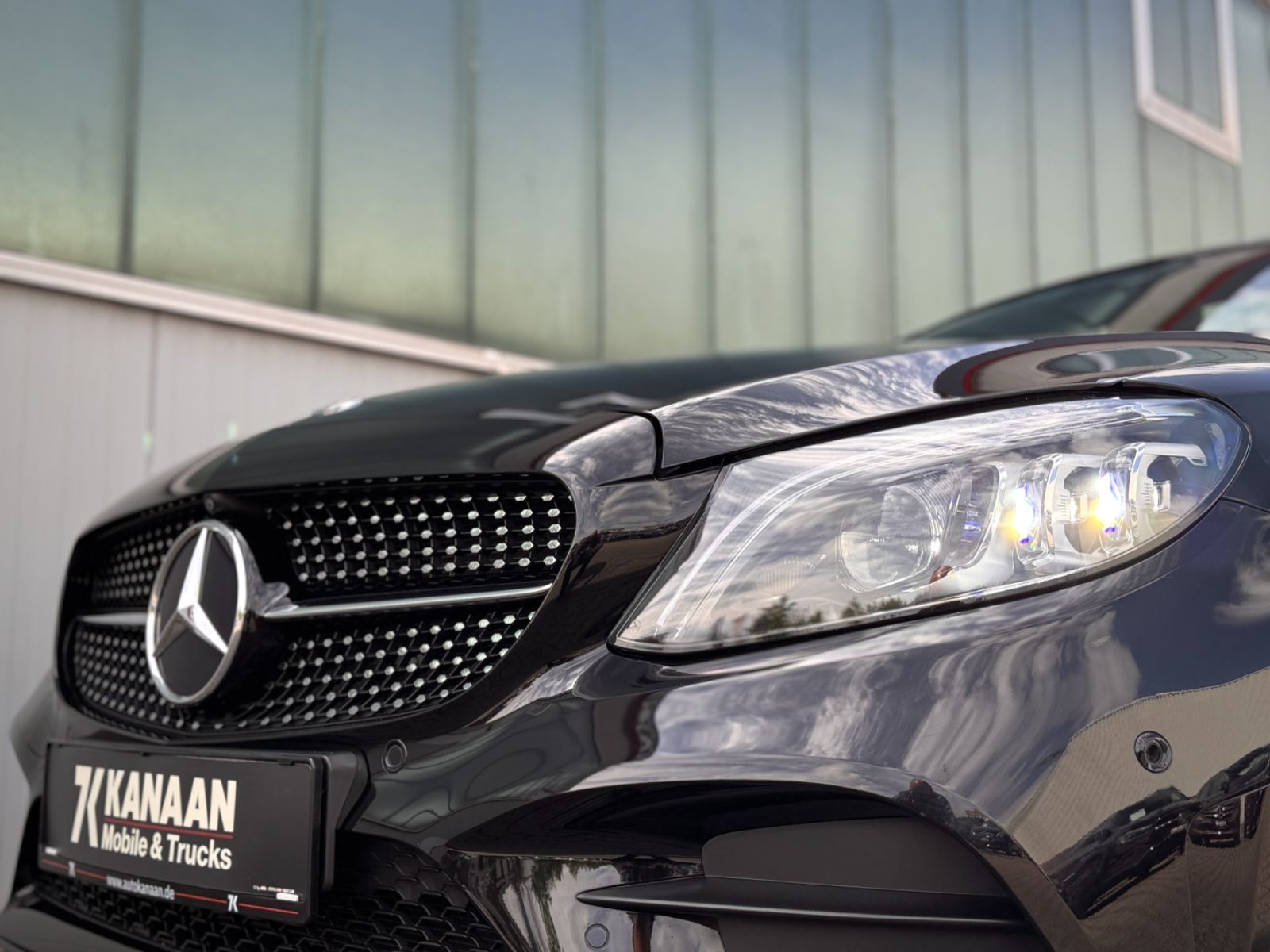Fahrzeugabbildung Mercedes-Benz C 300 Cabriolet AMG-Line*ASSIST|LEDER ROT|NIGHT*