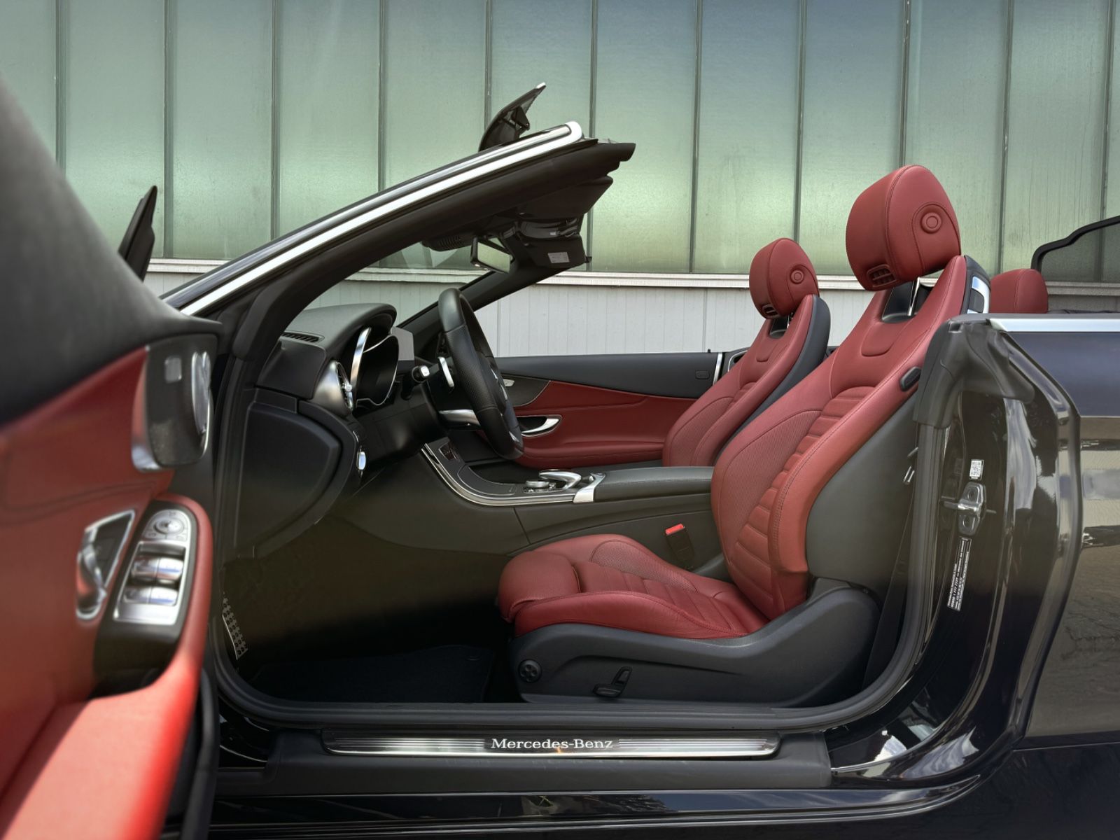 Fahrzeugabbildung Mercedes-Benz C 300 Cabriolet AMG-Line*ASSIST|LEDER ROT|NIGHT*