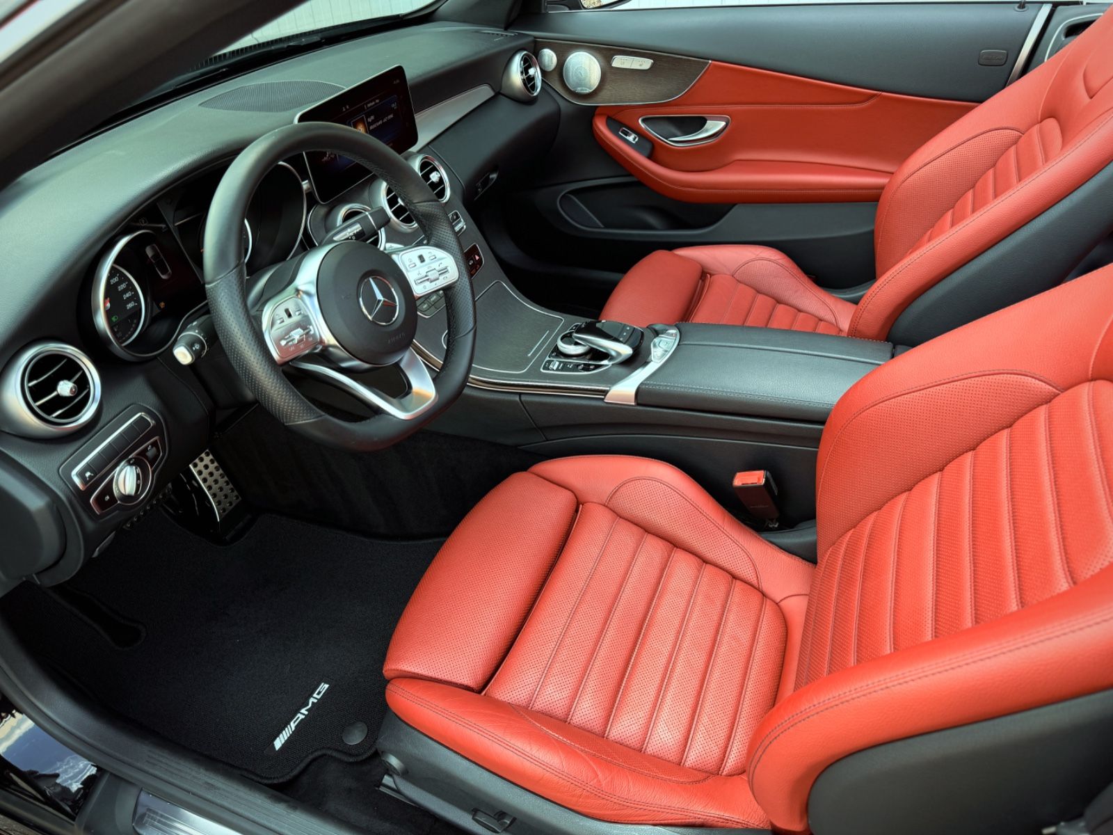 Fahrzeugabbildung Mercedes-Benz C 300 Cabriolet AMG-Line*ASSIST|LEDER ROT|NIGHT*